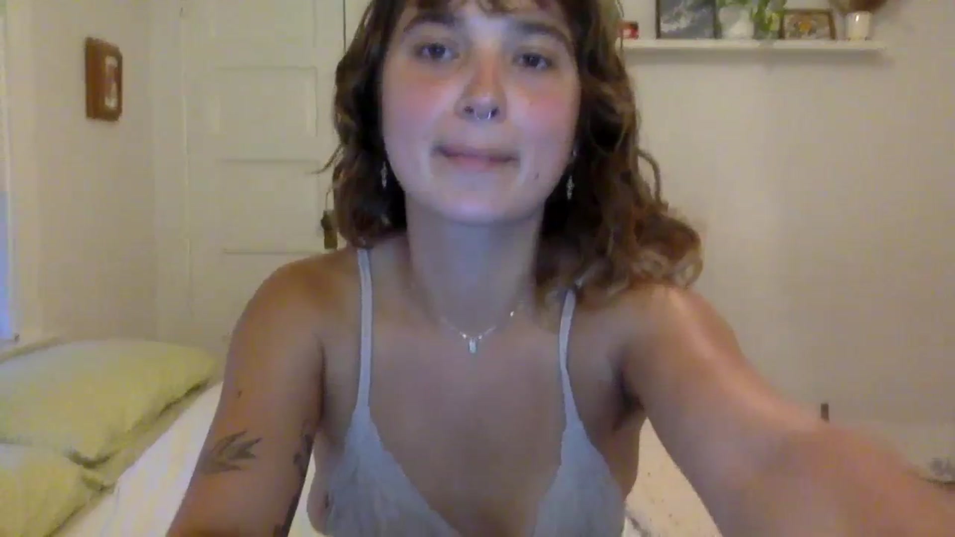 Gallery image thumbnail from gentlylo's myfreecams stream on, 07/26/2023, 03:25 image 6 of 20
