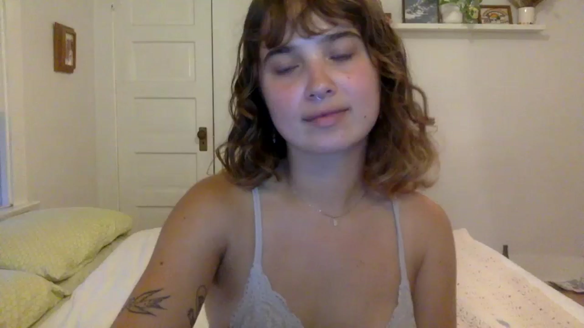 Gallery image thumbnail from gentlylo's myfreecams stream on, 07/26/2023, 03:25 image 8 of 20