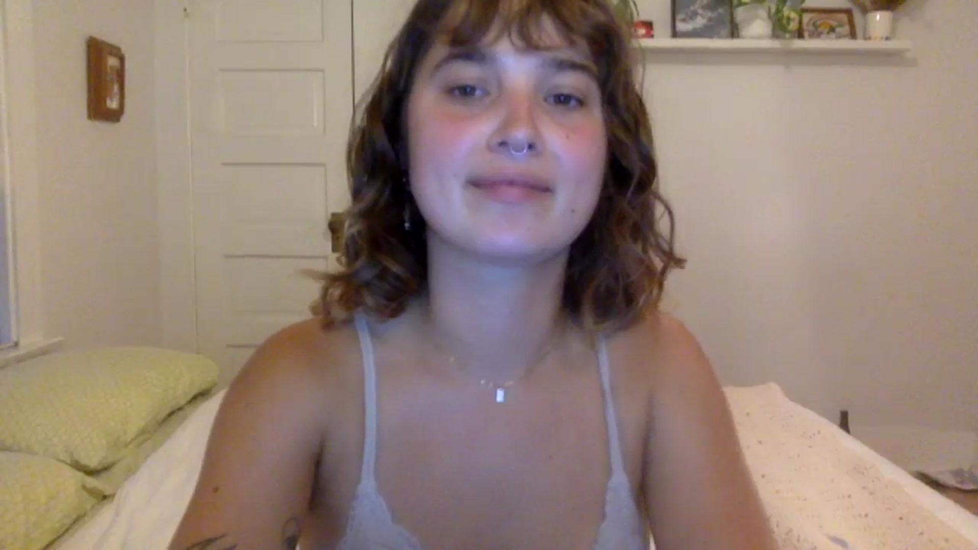 Gallery image thumbnail from gentlylo's myfreecams stream on, 07/26/2023, 03:25 image 10 of 20