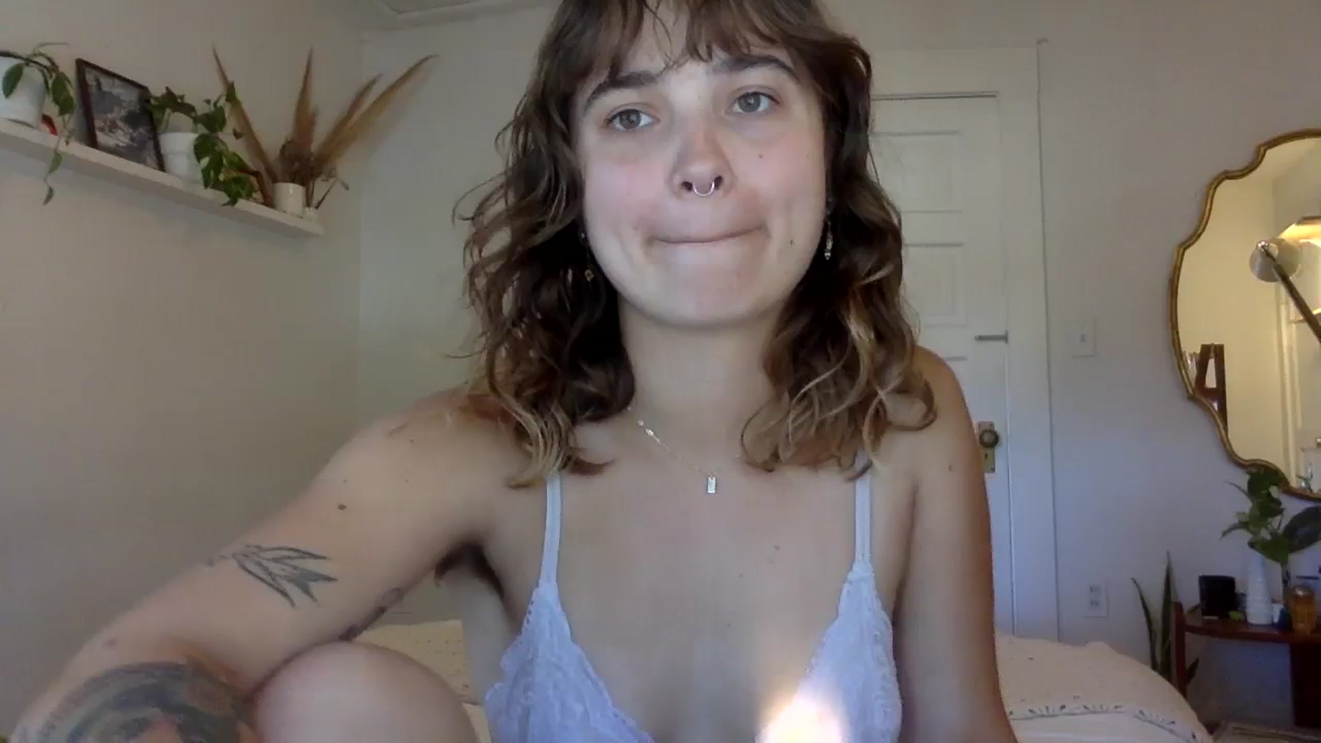 Gallery image thumbnail from gentlylo's myfreecams stream on, 08/04/2023, 01:06 image 17 of 20