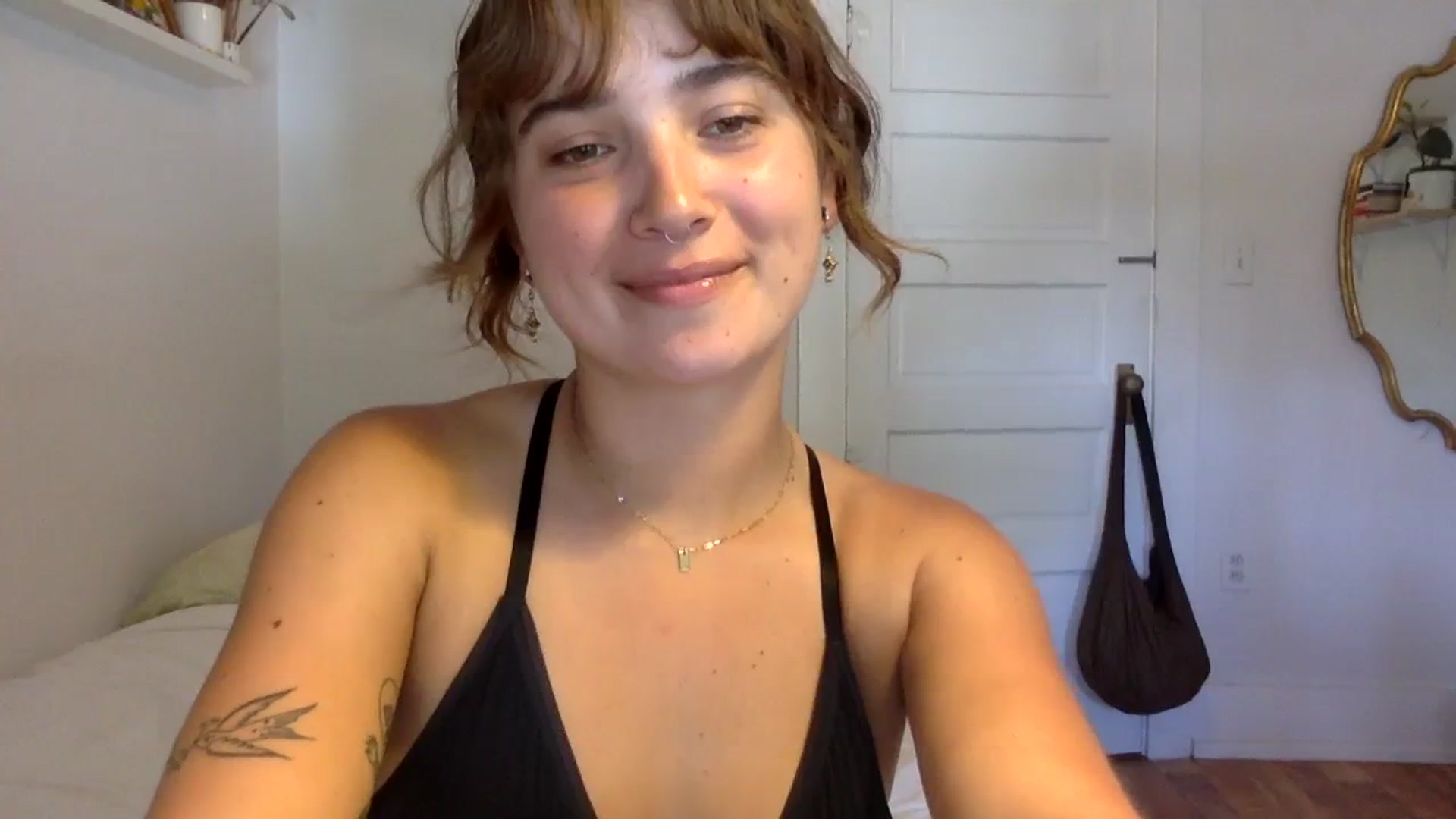 Gallery image thumbnail from gentlylo's myfreecams stream on, 08/17/2023, 24:03 image 4 of 20
