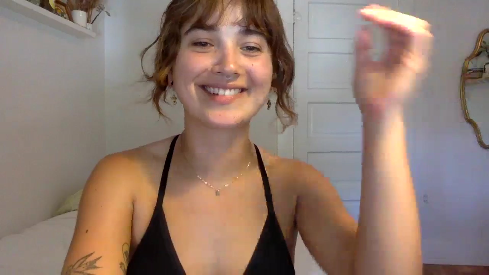 Gallery image thumbnail from gentlylo's myfreecams stream on, 08/17/2023, 24:03 image 17 of 20