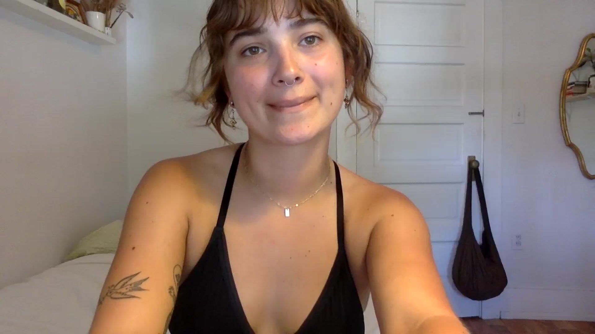 Gallery image thumbnail from gentlylo's myfreecams stream on, 08/17/2023, 24:03 image 15 of 20