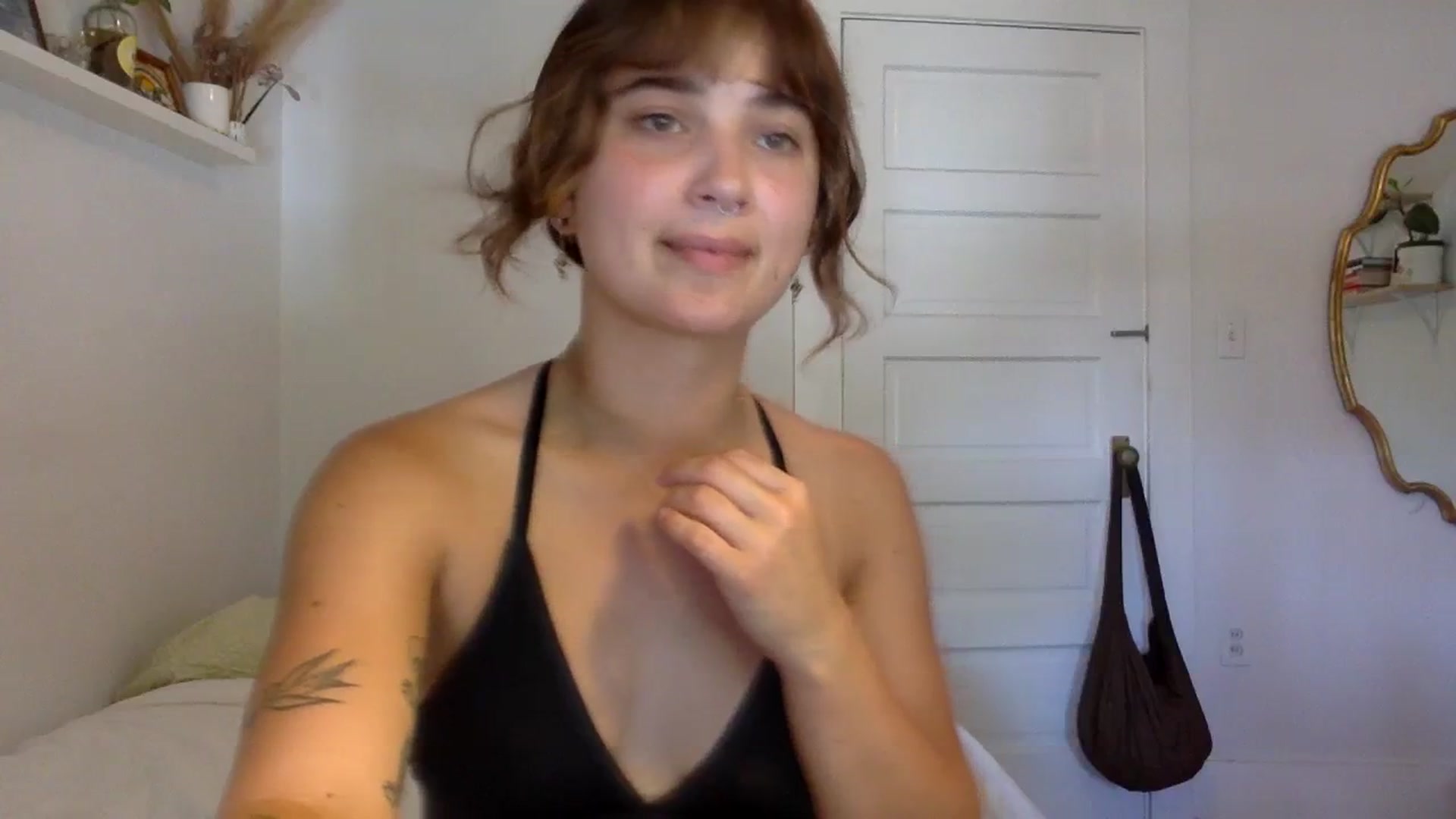 Gallery image thumbnail from gentlylo's myfreecams stream on, 08/17/2023, 24:03 image 10 of 20