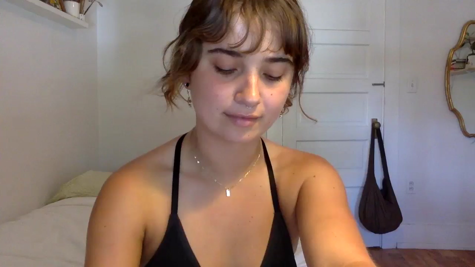Gallery image thumbnail from gentlylo's myfreecams stream on, 08/17/2023, 24:03 image 3 of 20
