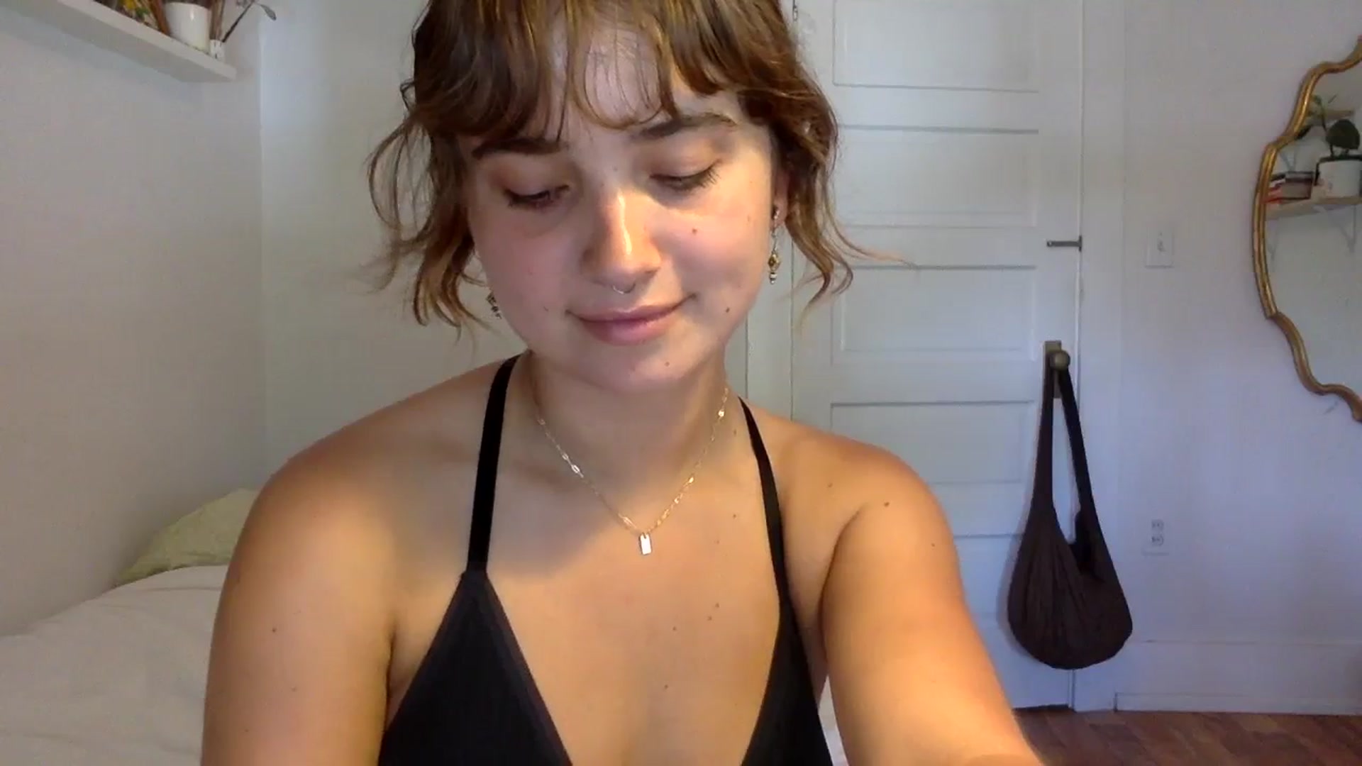 Gallery image thumbnail from gentlylo's myfreecams stream on, 08/17/2023, 24:03 image 6 of 20
