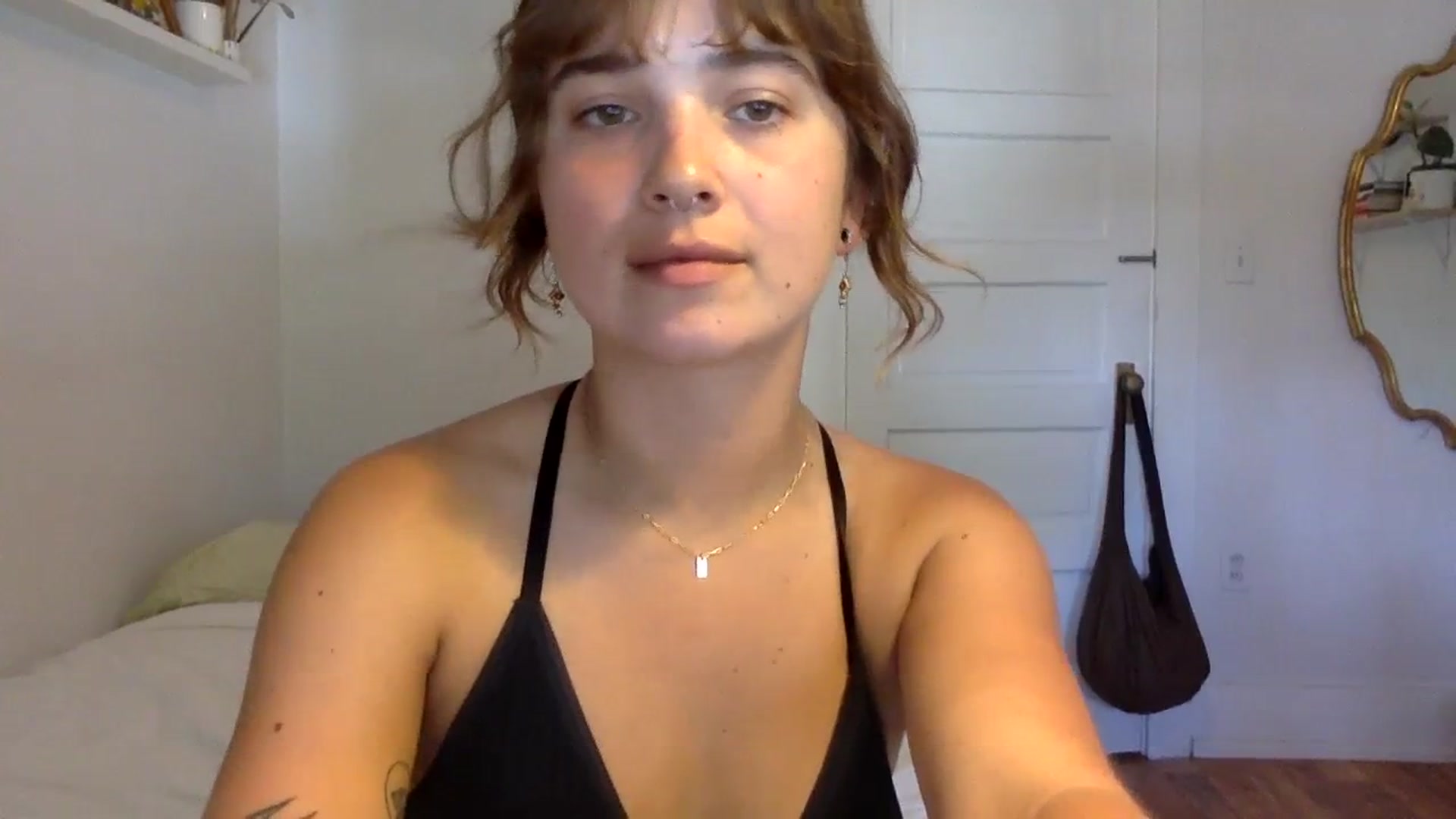 Gallery image thumbnail from gentlylo's myfreecams stream on, 08/17/2023, 24:03 image 7 of 20