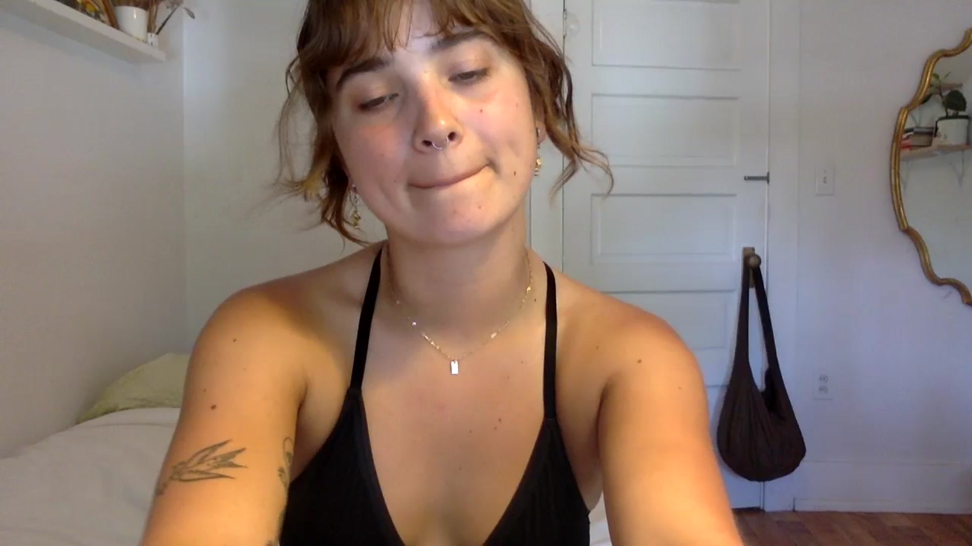 Gallery image thumbnail from gentlylo's myfreecams stream on, 08/17/2023, 24:03 image 11 of 20