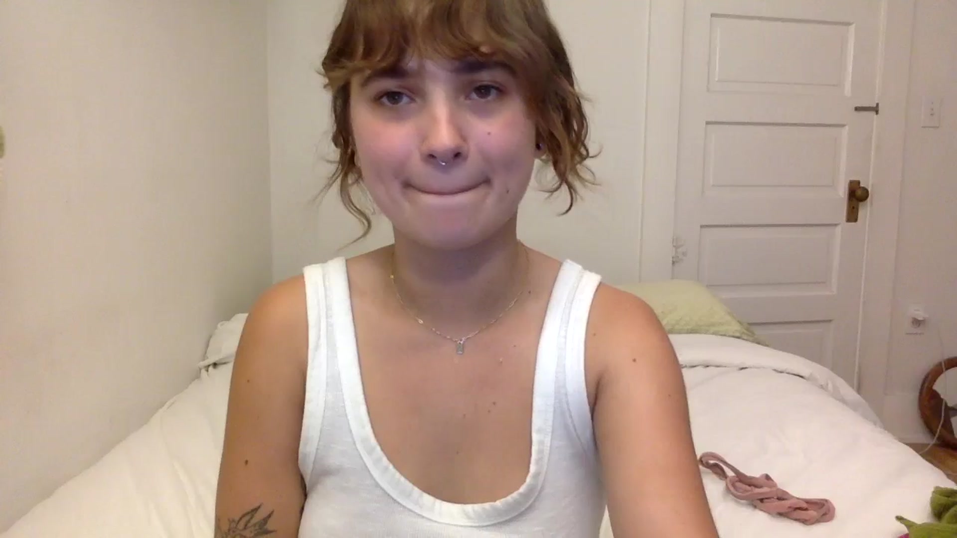 Gallery image thumbnail from gentlylo's myfreecams stream on, 08/28/2023, 04:19 image 19 of 20