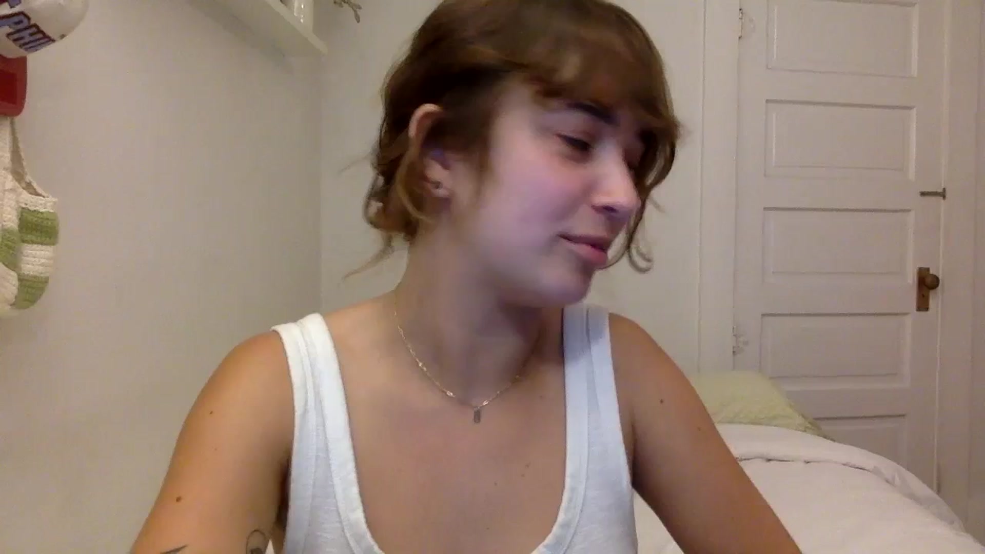 Gallery image thumbnail from gentlylo's myfreecams stream on, 08/28/2023, 04:19 image 5 of 20
