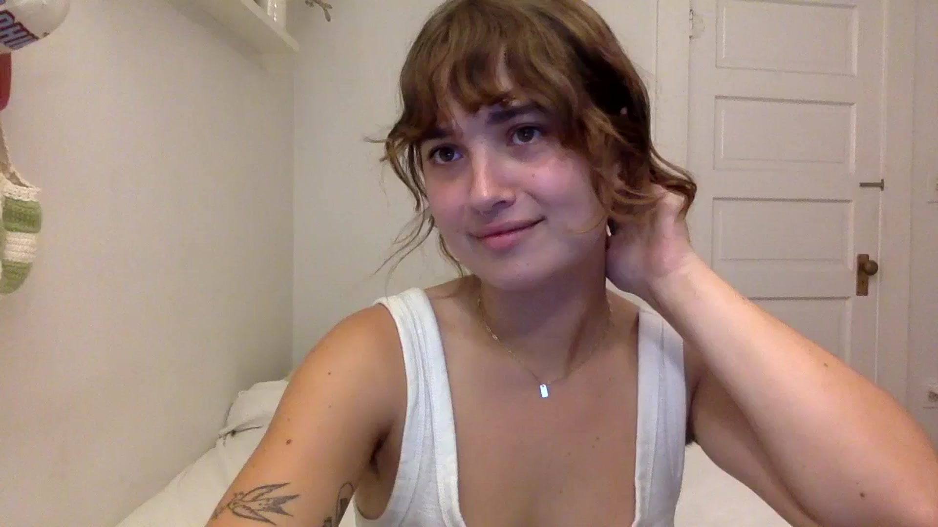 Gallery image thumbnail from gentlylo's myfreecams stream on, 08/28/2023, 04:19 image 7 of 20