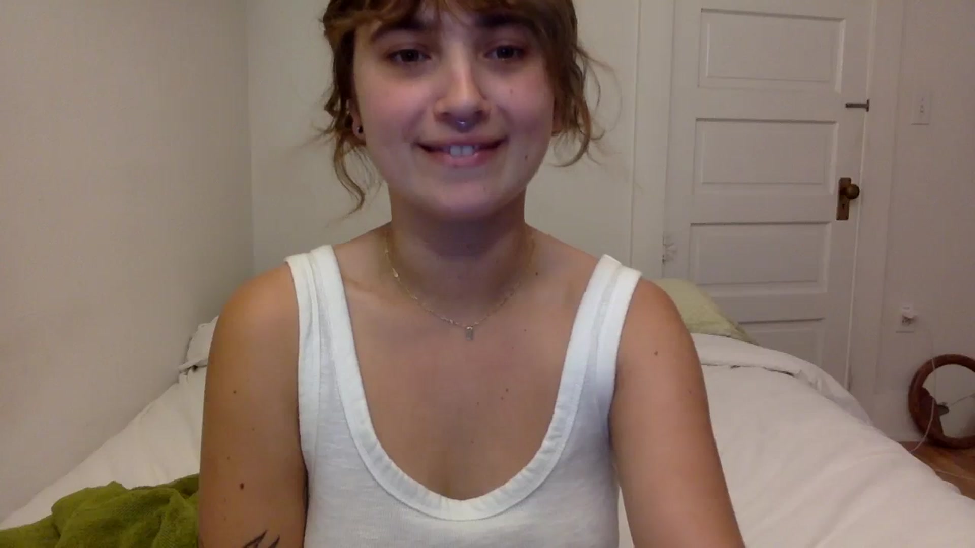 Gallery image thumbnail from gentlylo's myfreecams stream on, 08/28/2023, 04:19 image 17 of 20