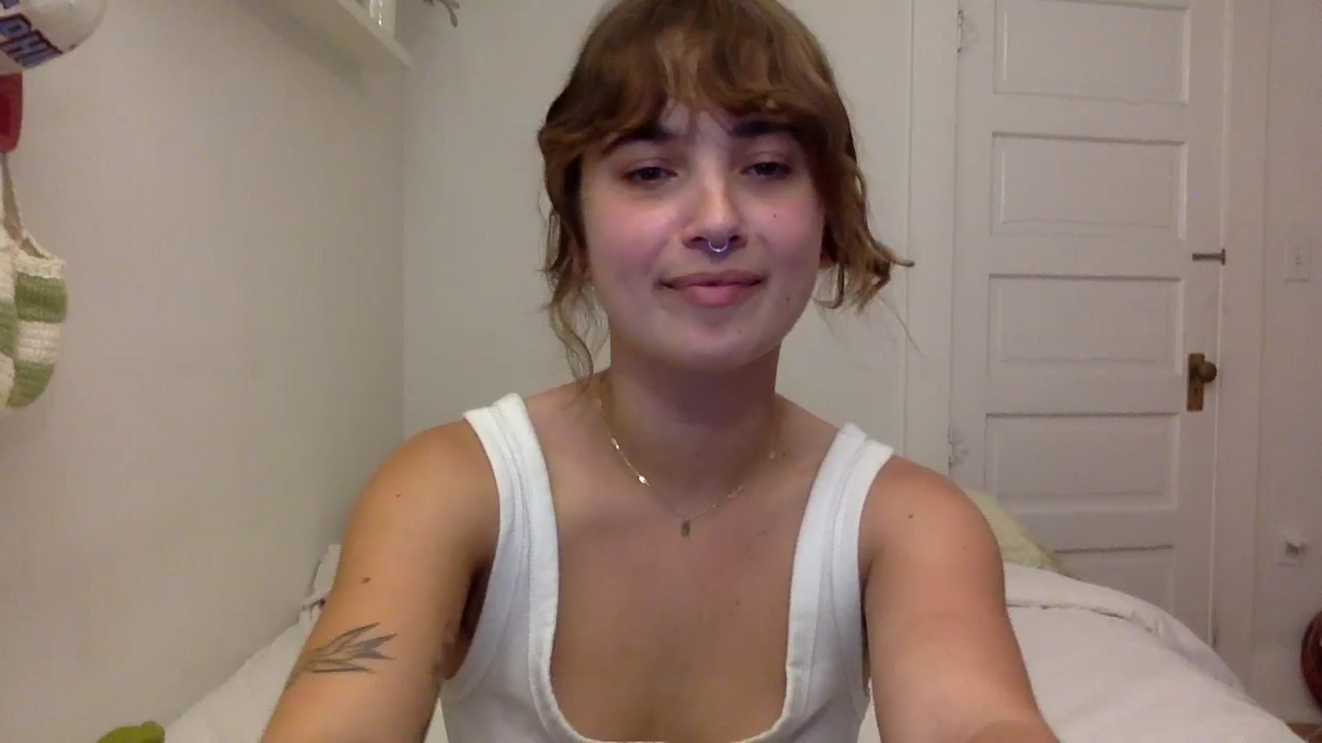Gallery image thumbnail from gentlylo's myfreecams stream on, 08/28/2023, 04:19 image 9 of 20