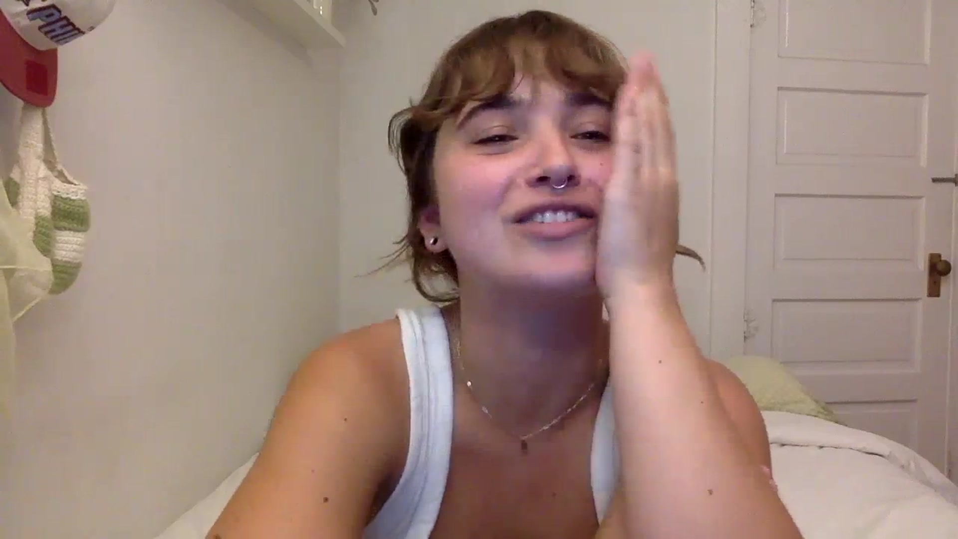 Gallery image thumbnail from gentlylo's myfreecams stream on, 08/28/2023, 04:19 image 15 of 20