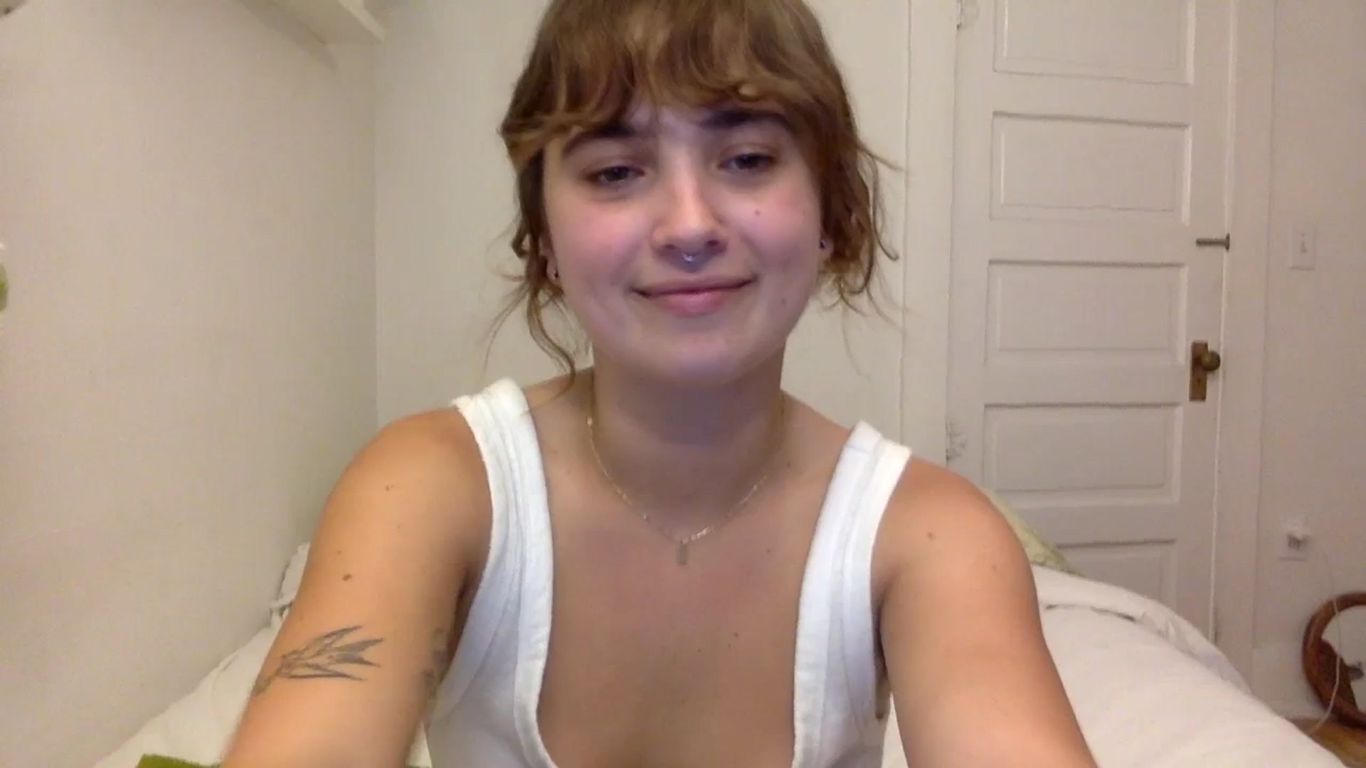 Gallery image thumbnail from gentlylo's myfreecams stream on, 08/28/2023, 04:19 image 18 of 20
