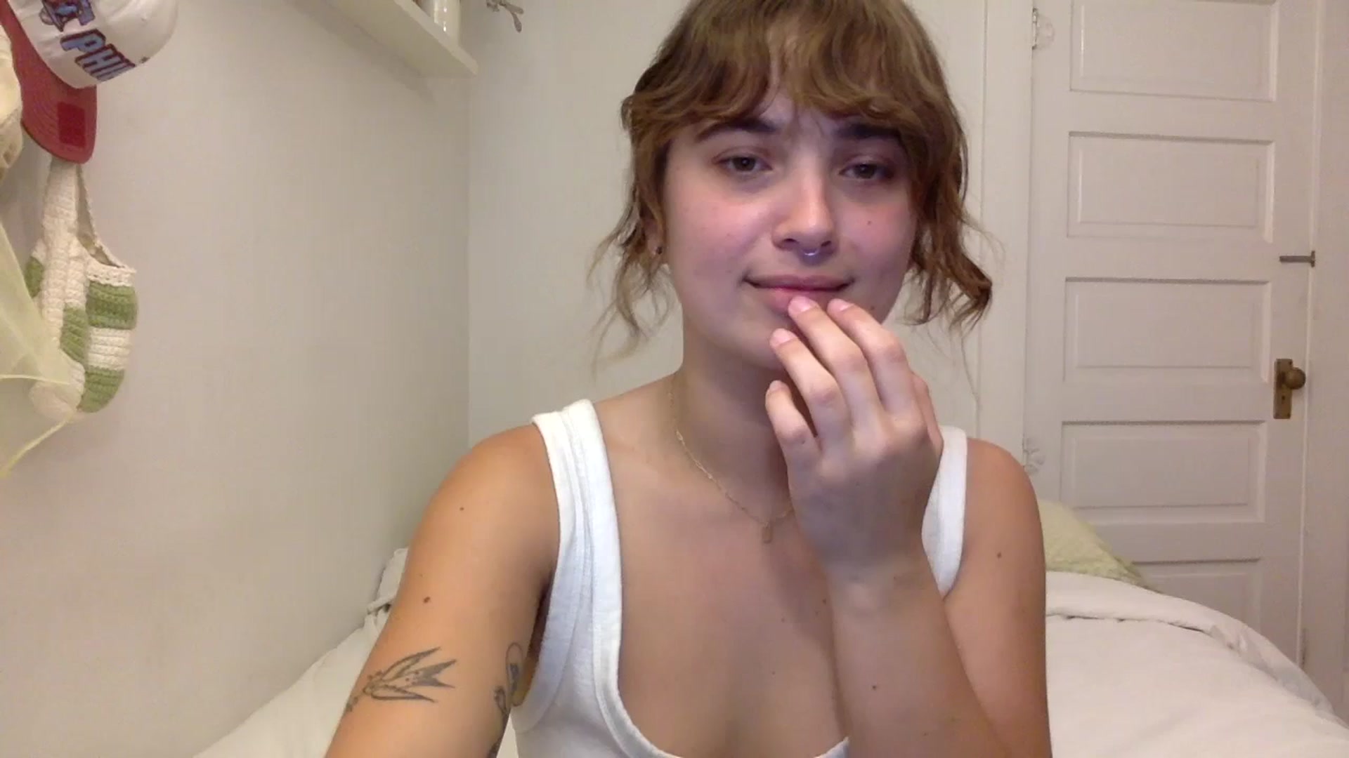 Gallery image thumbnail from gentlylo's myfreecams stream on, 08/28/2023, 04:19 image 8 of 20
