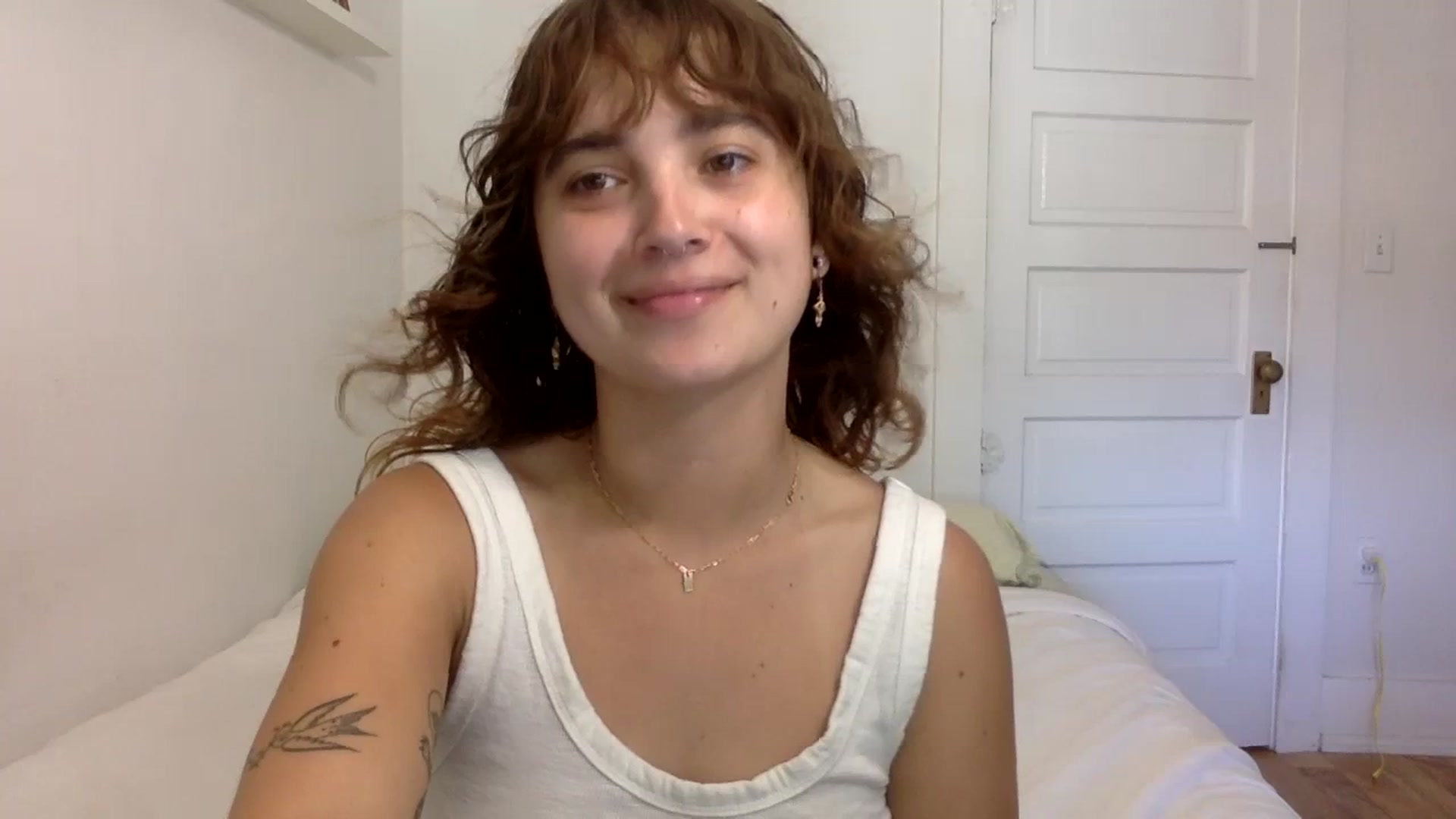 Gallery image thumbnail from gentlylo's myfreecams stream on, 08/31/2023, 24:00 image 10 of 20
