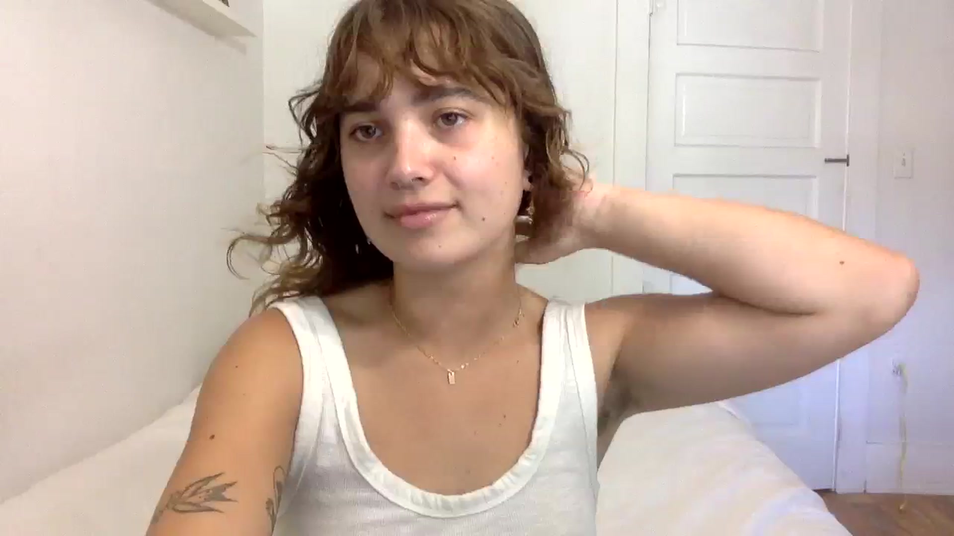 Gallery image thumbnail from gentlylo's myfreecams stream on, 08/31/2023, 24:00 image 11 of 20