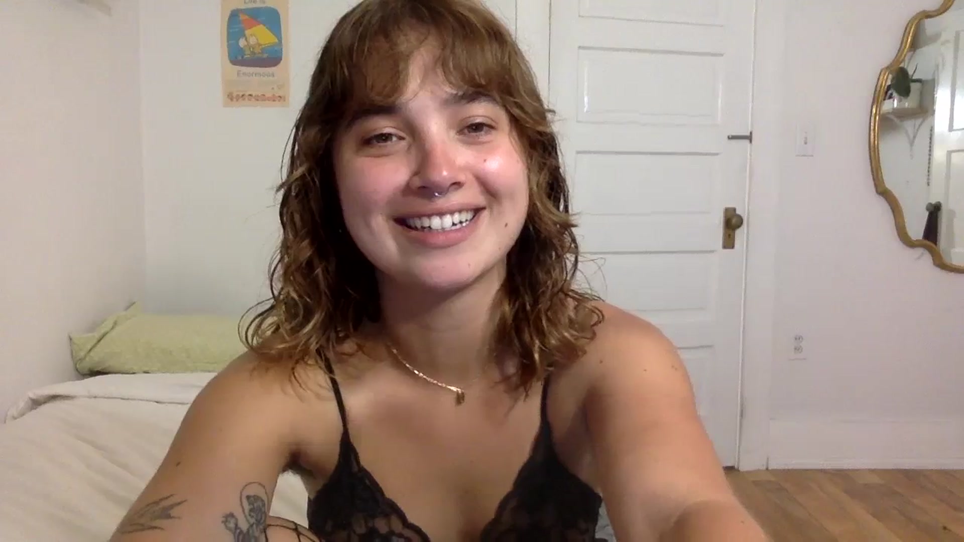 Gallery image thumbnail from gentlylo's myfreecams stream on, 09/08/2023, 02:44 image 11 of 20