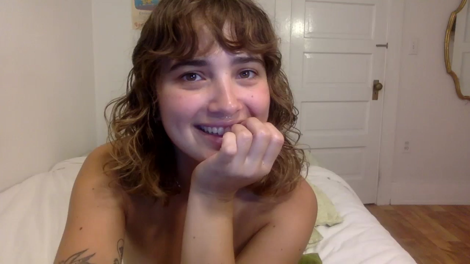 Gallery image thumbnail from gentlylo's myfreecams stream on, 09/19/2023, 07:40 image 16 of 20