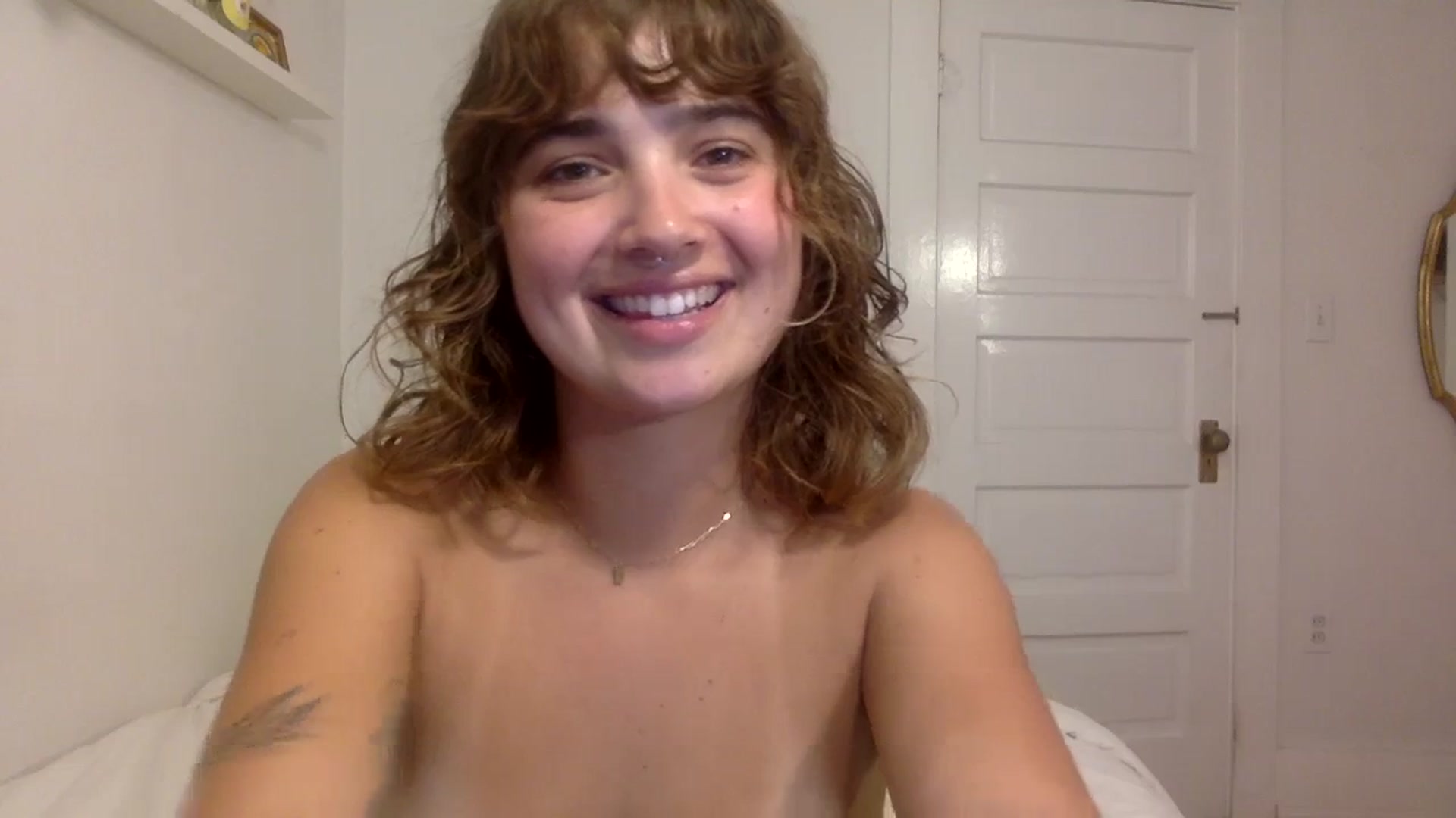 Gallery image thumbnail from gentlylo's myfreecams stream on, 09/19/2023, 07:40 image 2 of 20