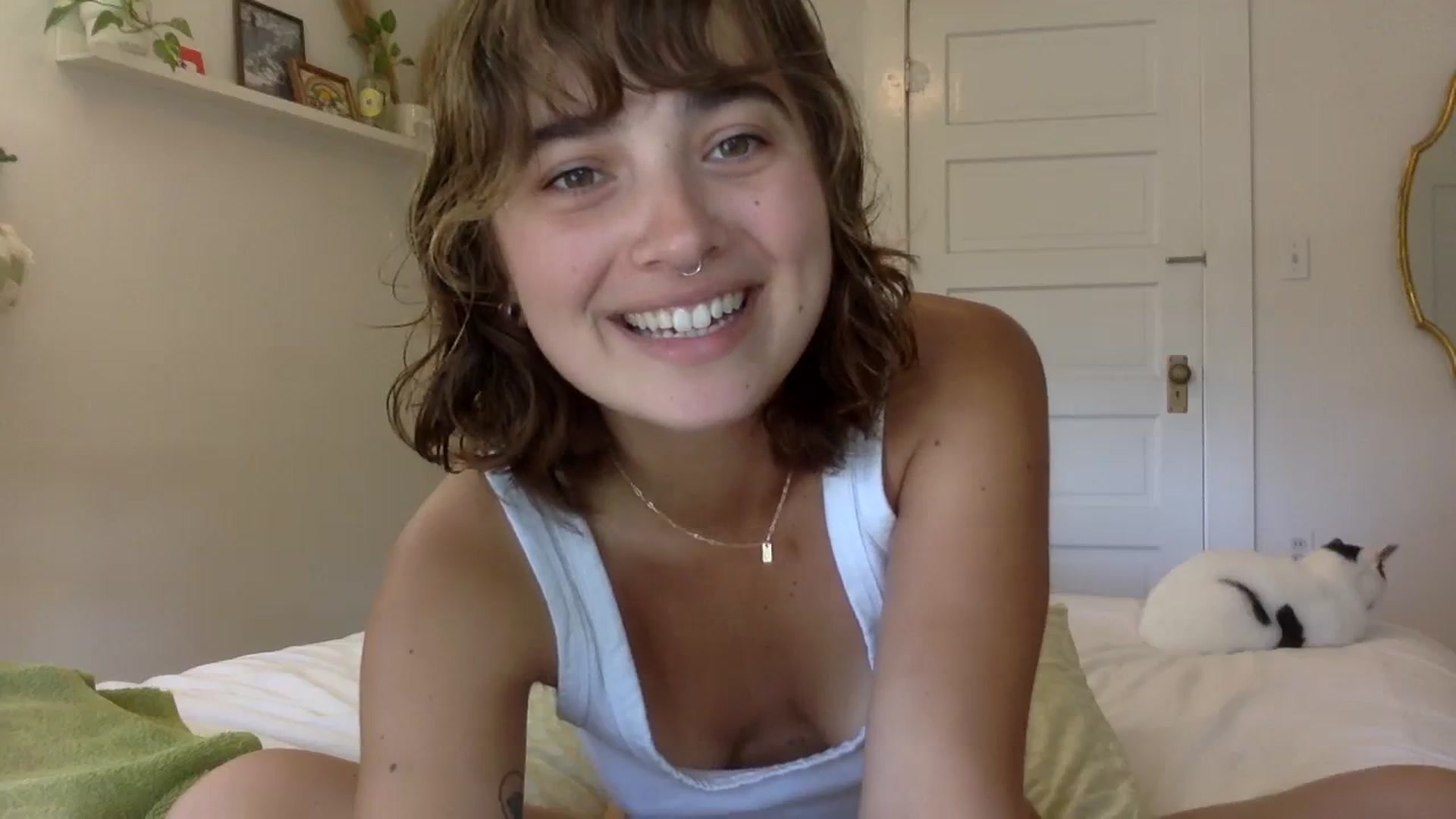 Gallery image thumbnail from gentlylo's myfreecams stream on, 10/12/2023, 17:46 image 17 of 20