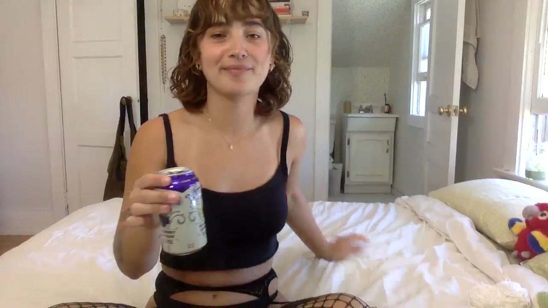 Gallery image thumbnail from gentlylo's myfreecams stream on, 10/15/2023, 20:19 image 14 of 20