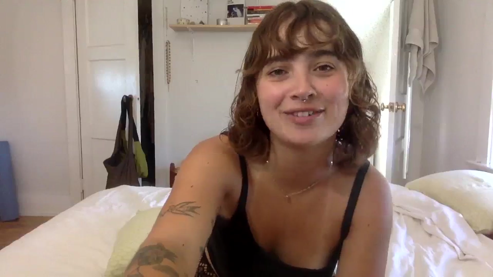 Gallery image thumbnail from gentlylo's myfreecams stream on, 10/15/2023, 22:54 image 2 of 20
