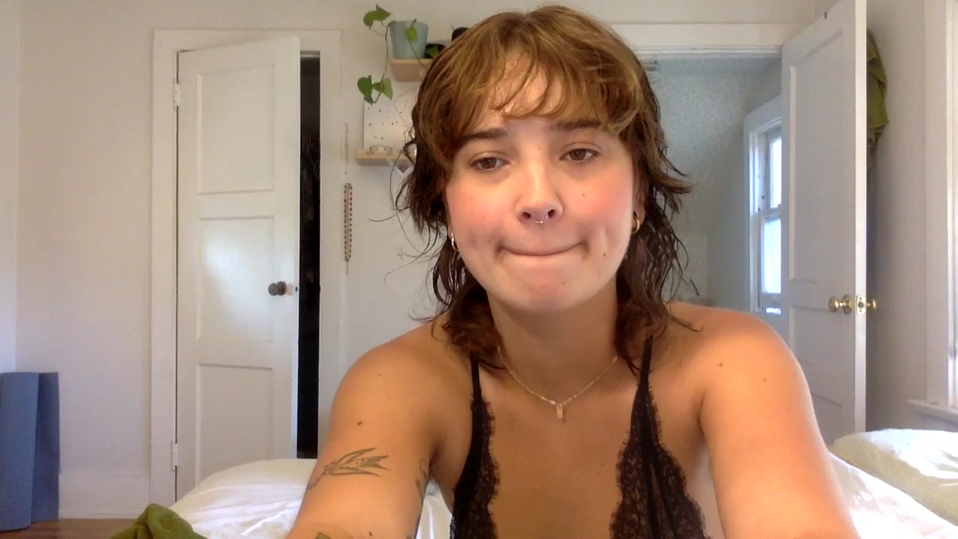 Gallery image thumbnail from gentlylo's myfreecams stream on, 11/27/2023, 17:23 image 1 of 20