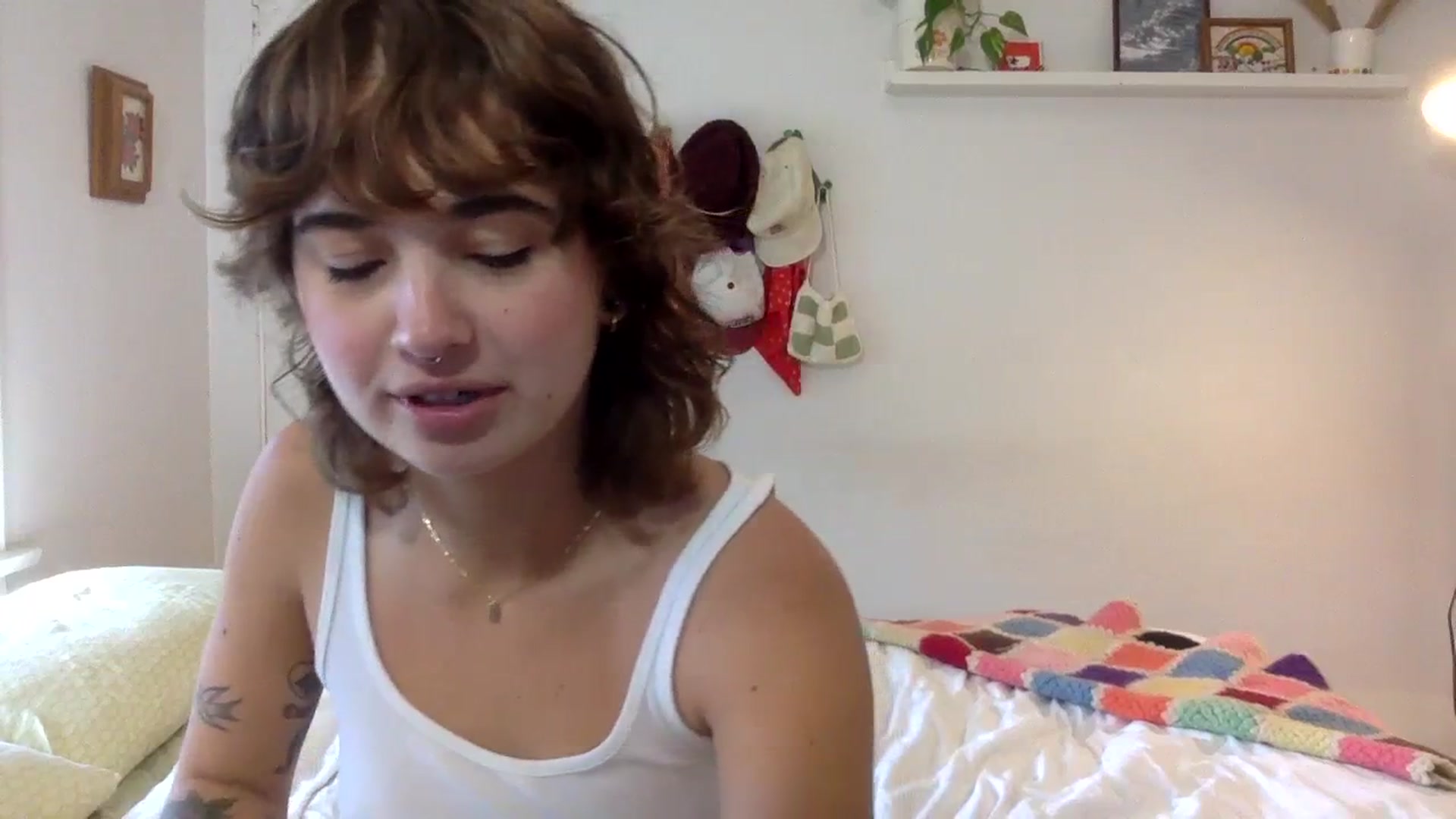 Gallery image thumbnail from gentlylo's myfreecams stream on, 12/04/2023, 18:50 image 12 of 20