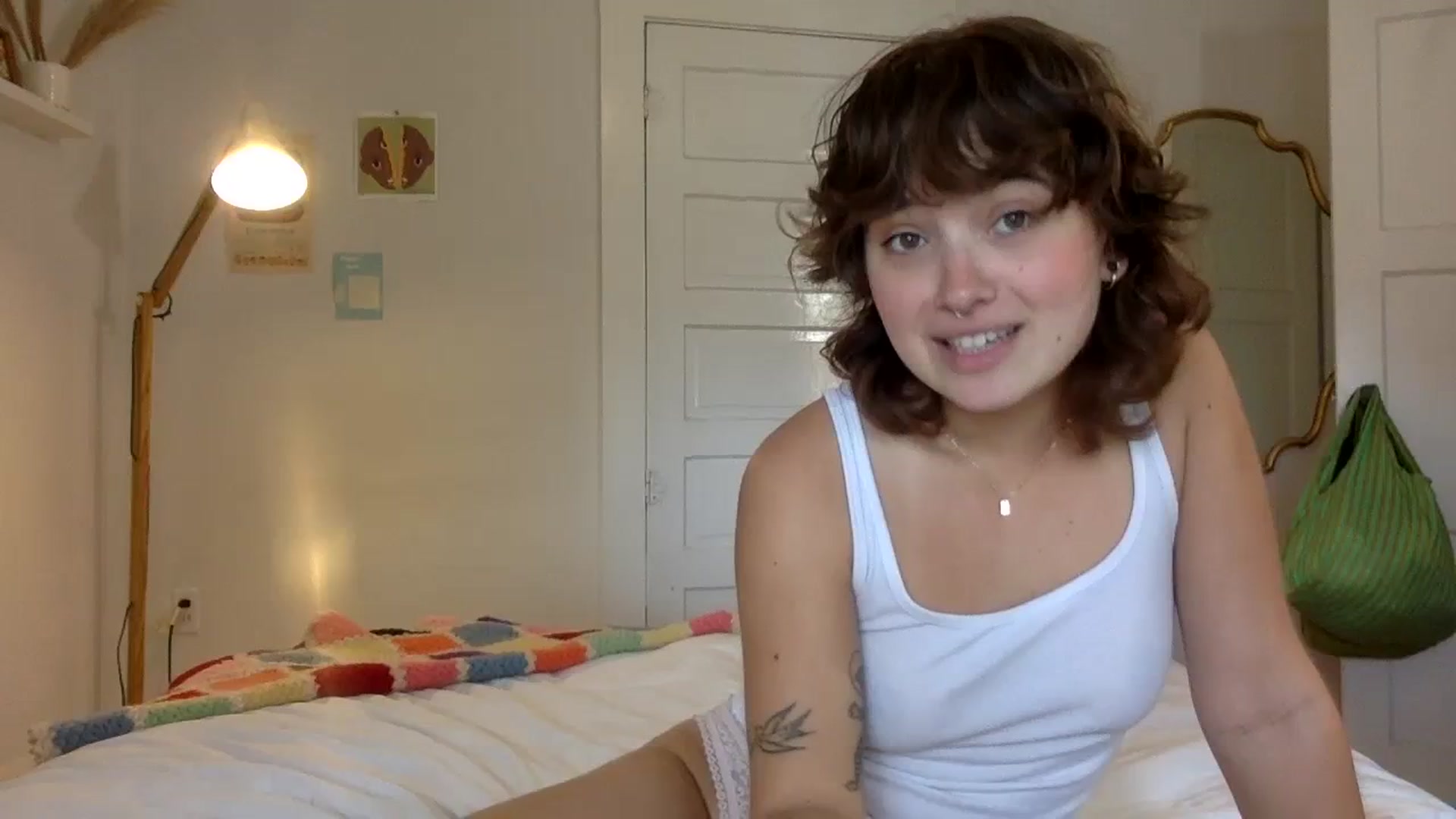 Gallery image thumbnail from gentlylo's myfreecams stream on, 12/04/2023, 19:57 image 6 of 20