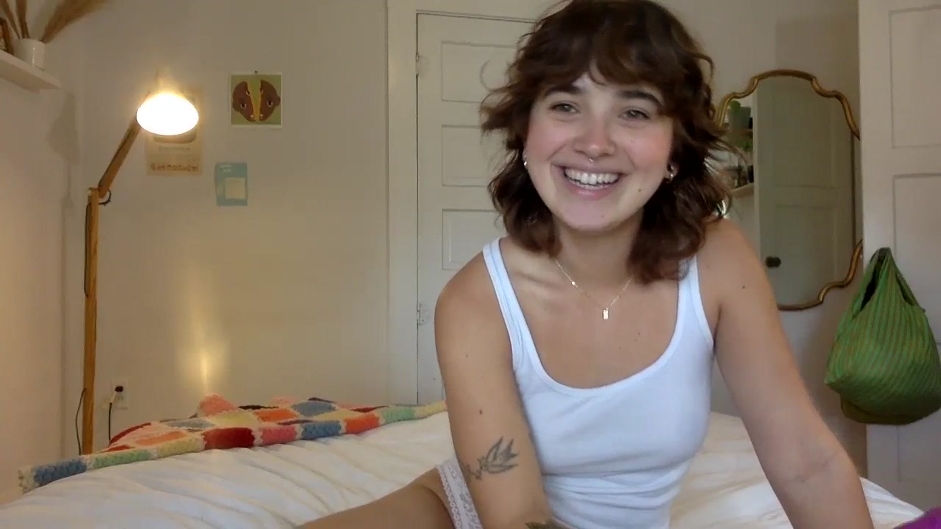 Gallery image thumbnail from gentlylo's myfreecams stream on, 12/04/2023, 19:57 image 7 of 20