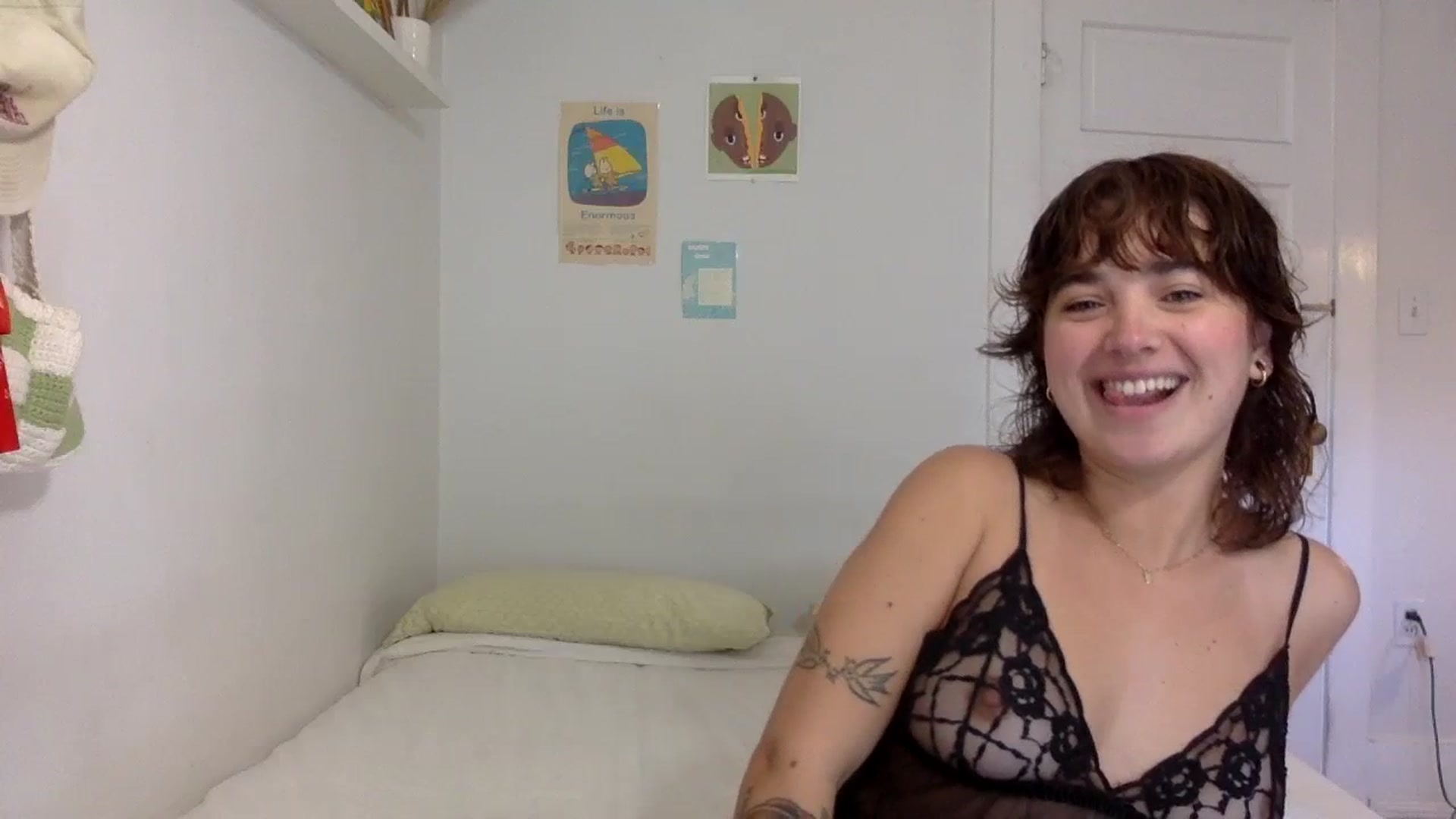 Gallery image thumbnail from gentlylo's myfreecams stream on, 12/09/2023, 18:36 image 5 of 20