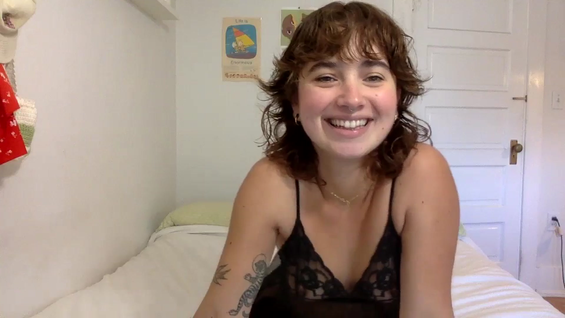 Gallery image thumbnail from gentlylo's myfreecams stream on, 12/09/2023, 18:49 image 5 of 20