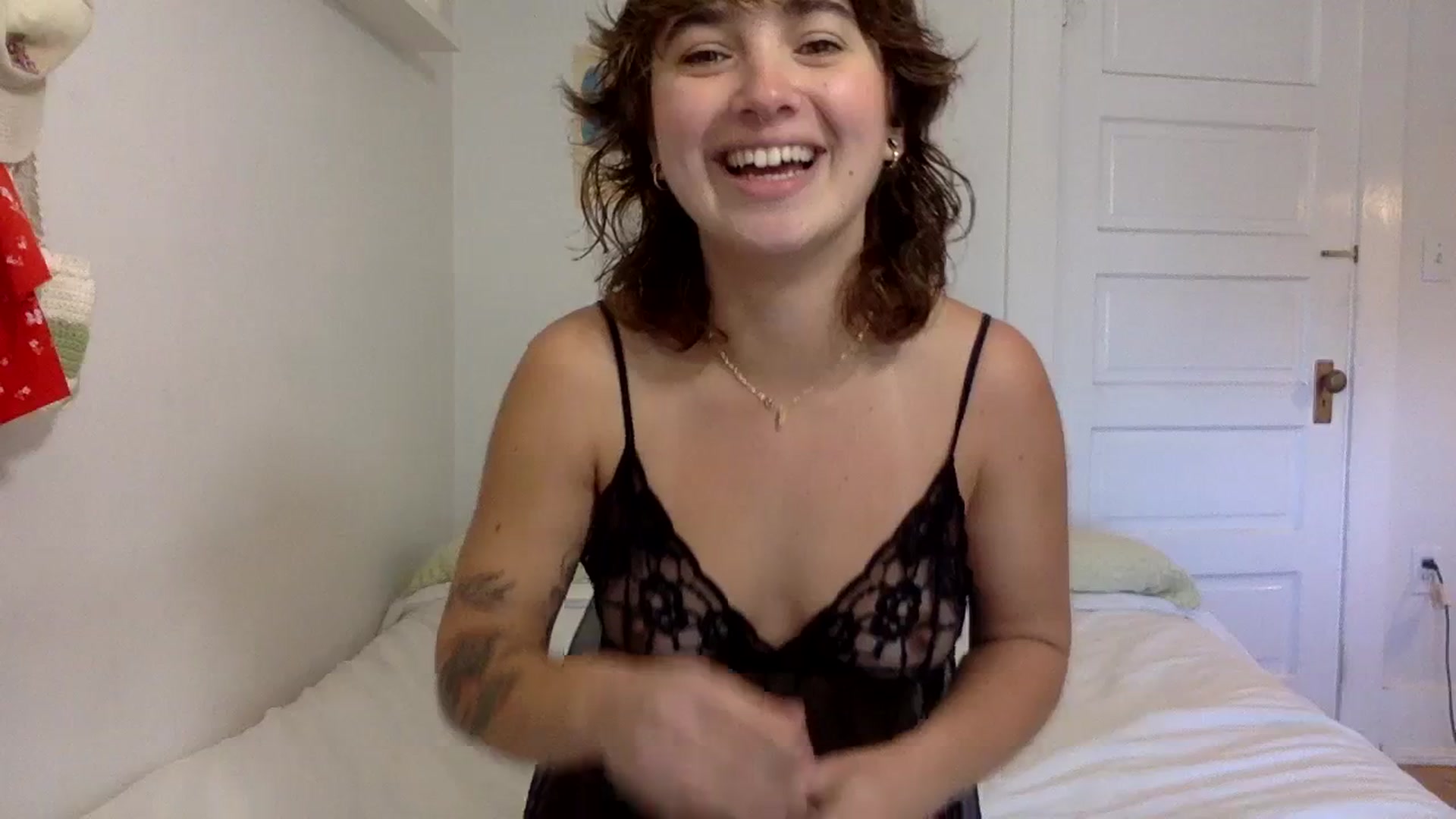 Gallery image thumbnail from gentlylo's myfreecams stream on, 12/09/2023, 18:49 image 8 of 20