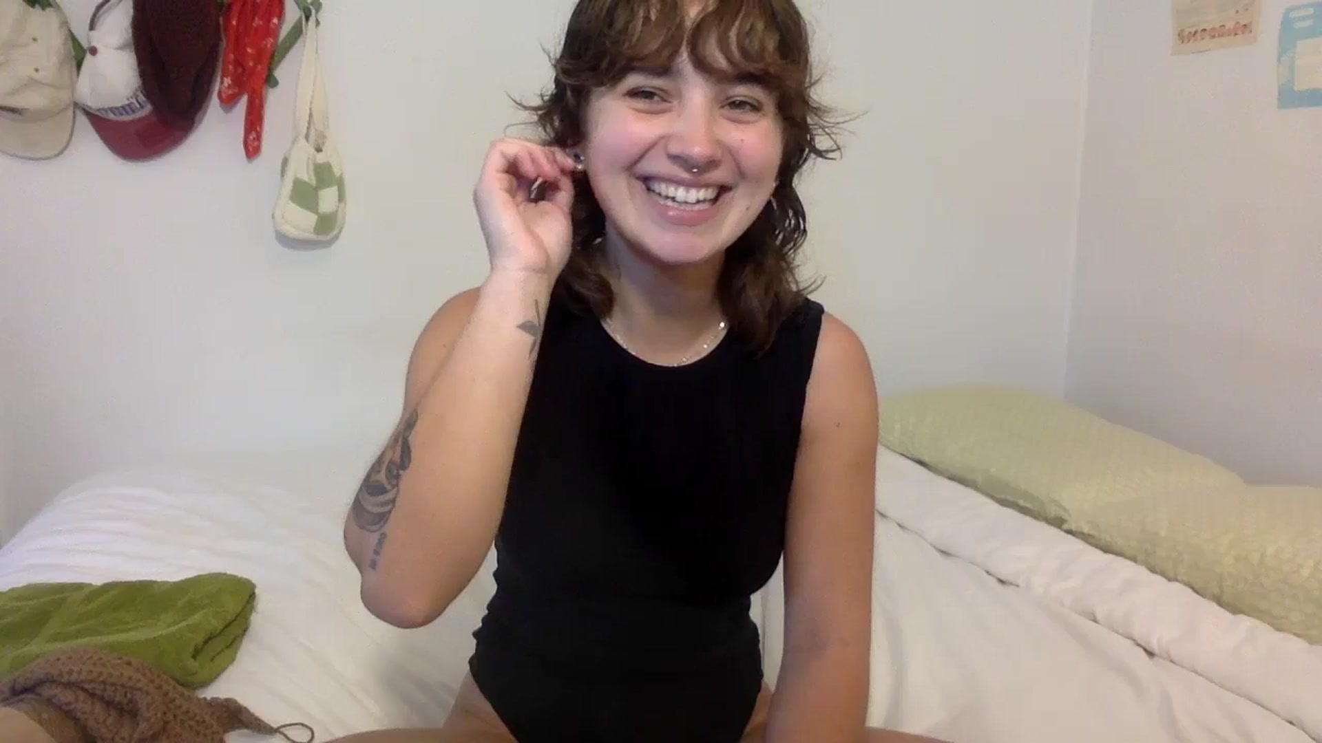 Gallery image thumbnail from gentlylo's myfreecams stream on, 12/31/2023, 19:36 image 15 of 20