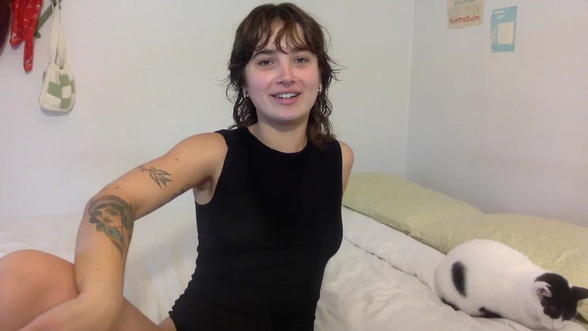 Gallery image thumbnail from gentlylo's myfreecams stream on, 12/31/2023, 19:36 image 1 of 20