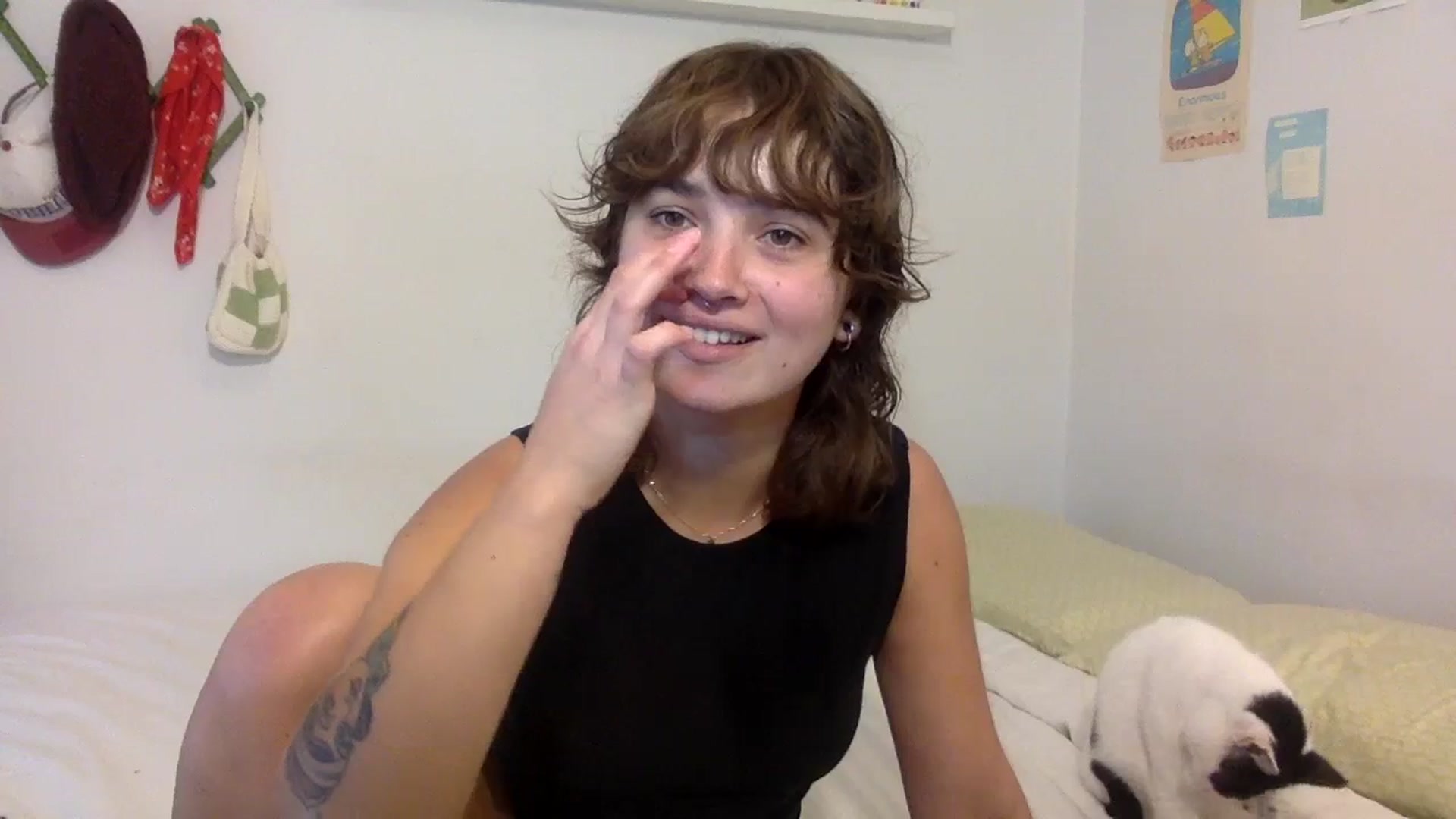 Gallery image thumbnail from gentlylo's myfreecams stream on, 12/31/2023, 19:36 image 19 of 20