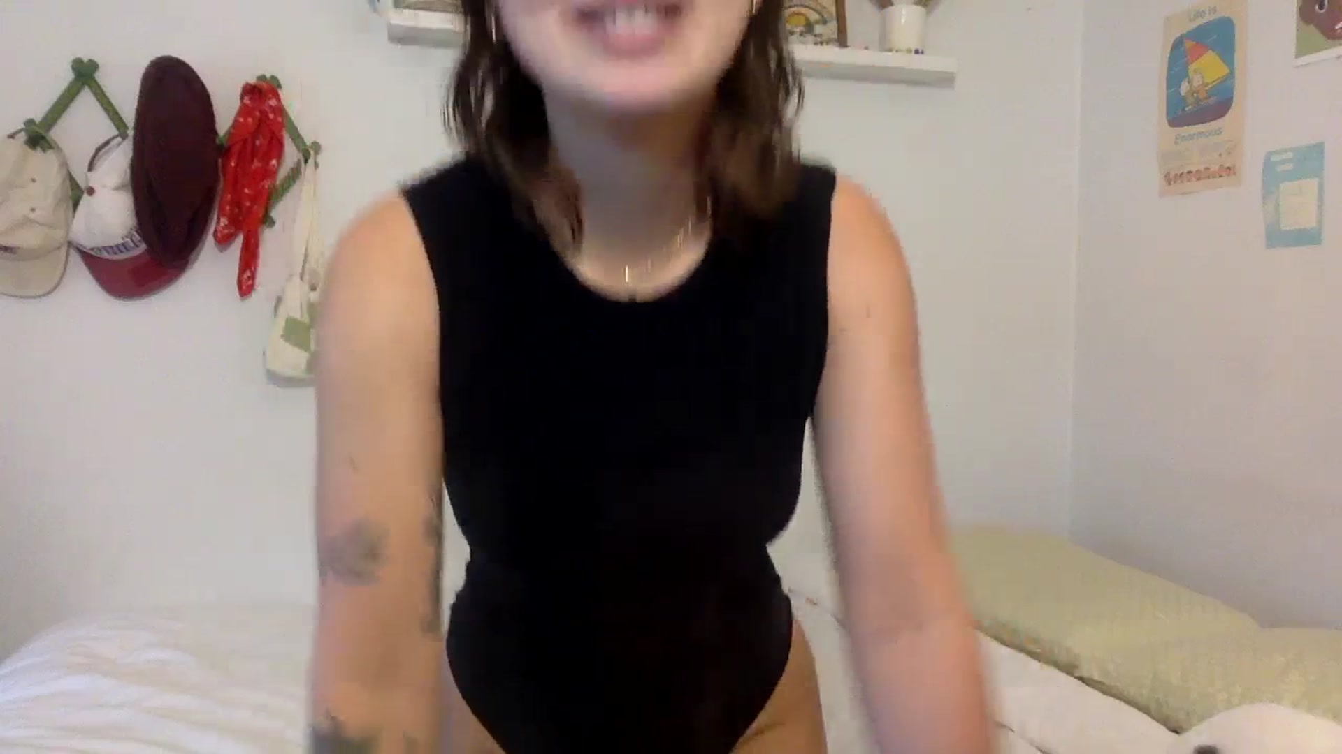 Gallery image thumbnail from gentlylo's myfreecams stream on, 12/31/2023, 19:36 image 2 of 20