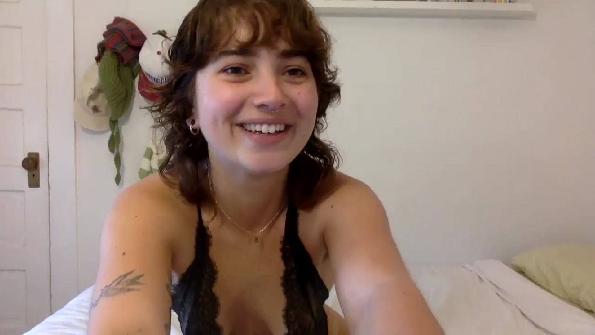 Gallery image thumbnail from gentlylo's myfreecams stream on, 01/21/2024, 19:39 image 20 of 20