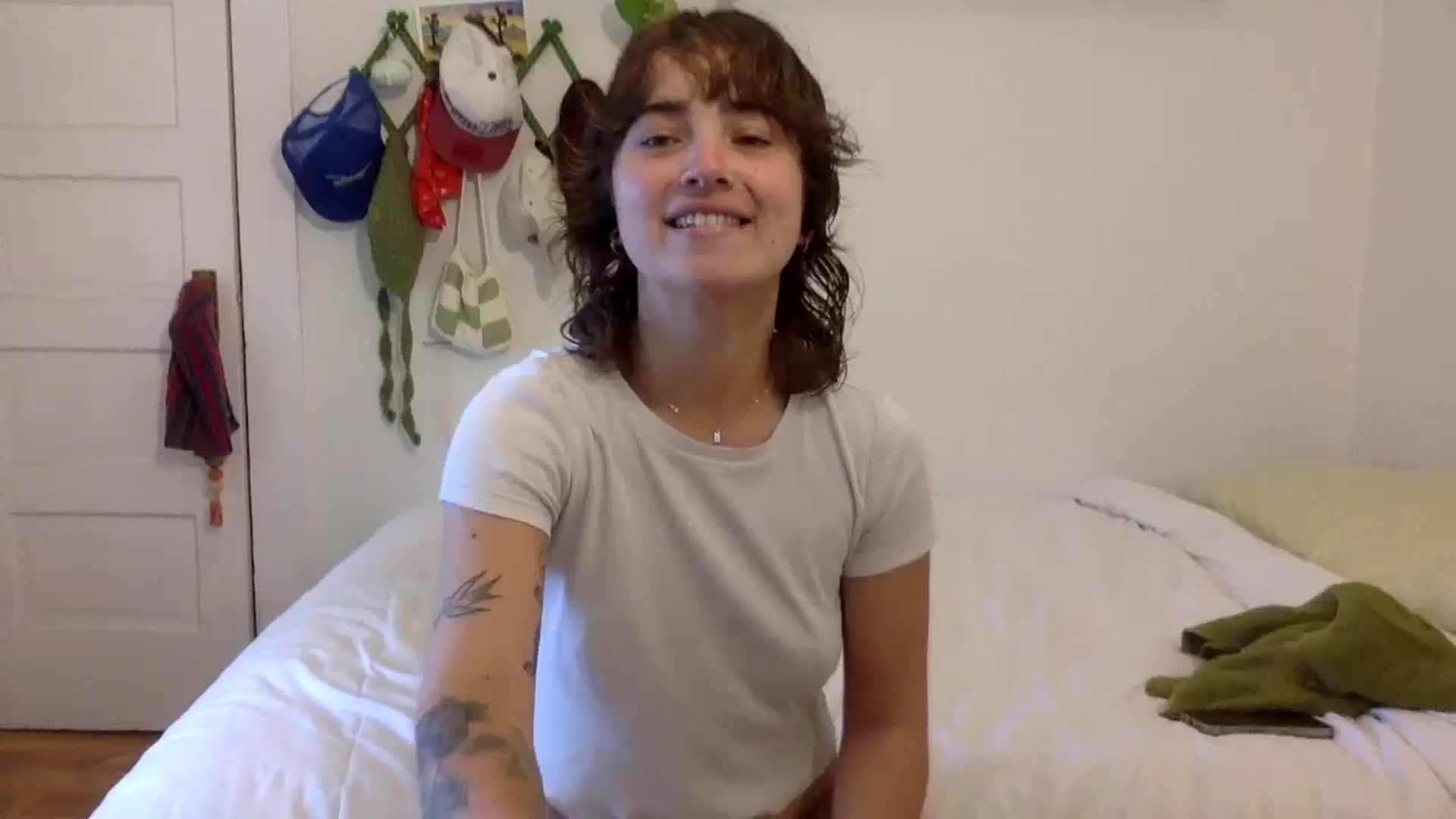 Gallery image thumbnail from gentlylo's myfreecams stream on, 01/27/2024, 19:11 image 10 of 20