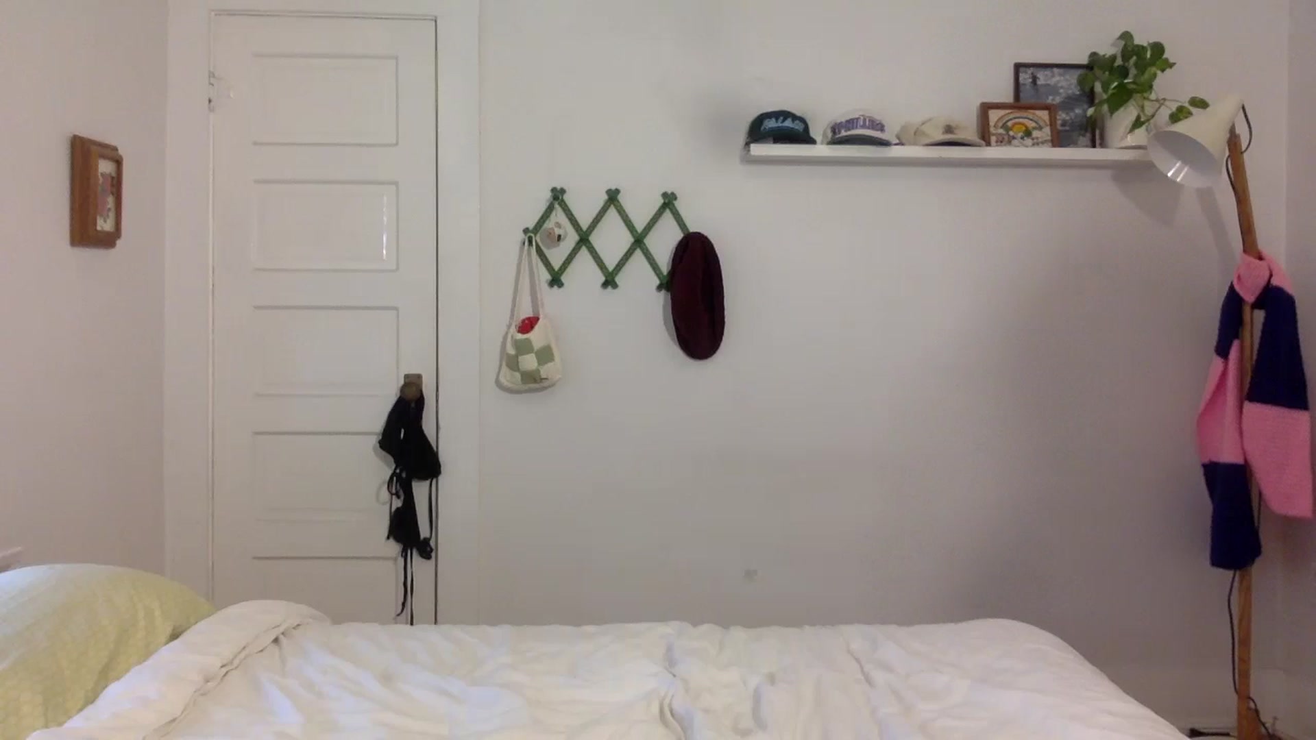 Gallery image thumbnail from gentlylo's myfreecams stream on, 02/18/2024, 18:02 image 8 of 20