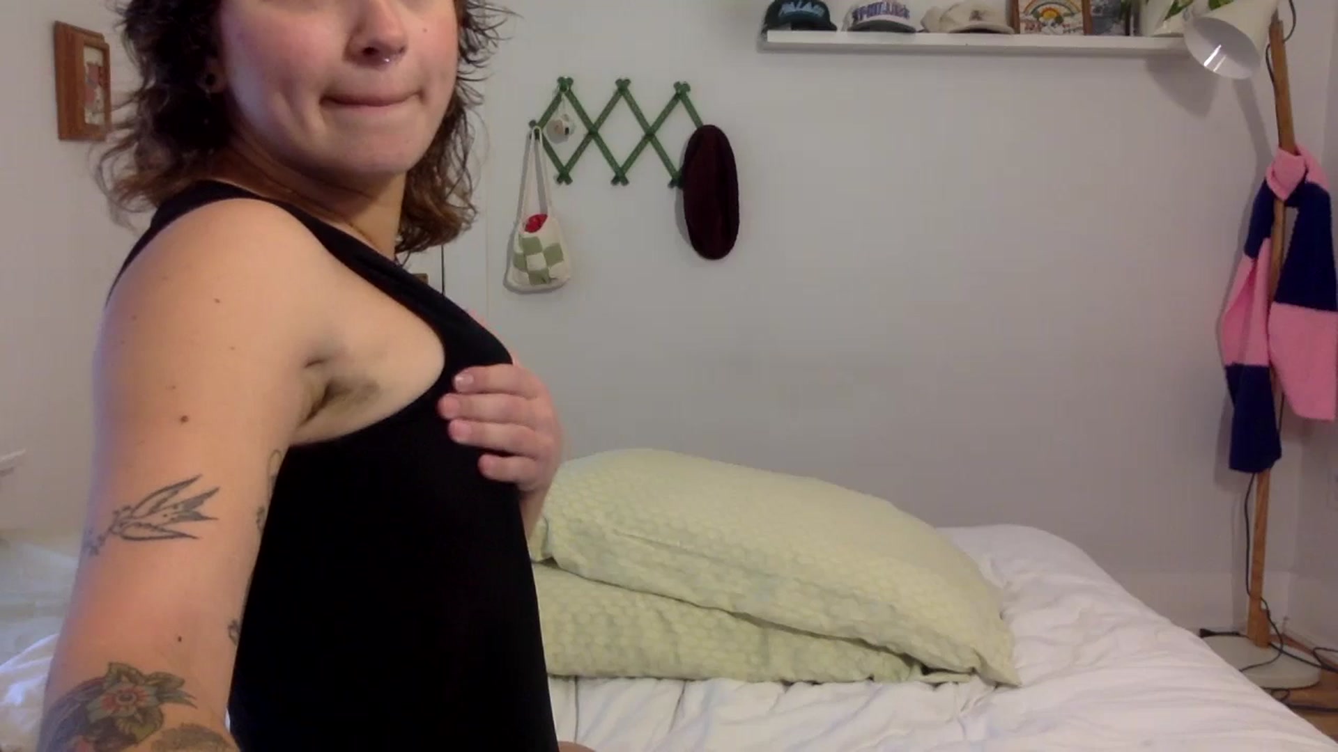 Gallery image thumbnail from gentlylo's myfreecams stream on, 02/18/2024, 18:02 image 15 of 20