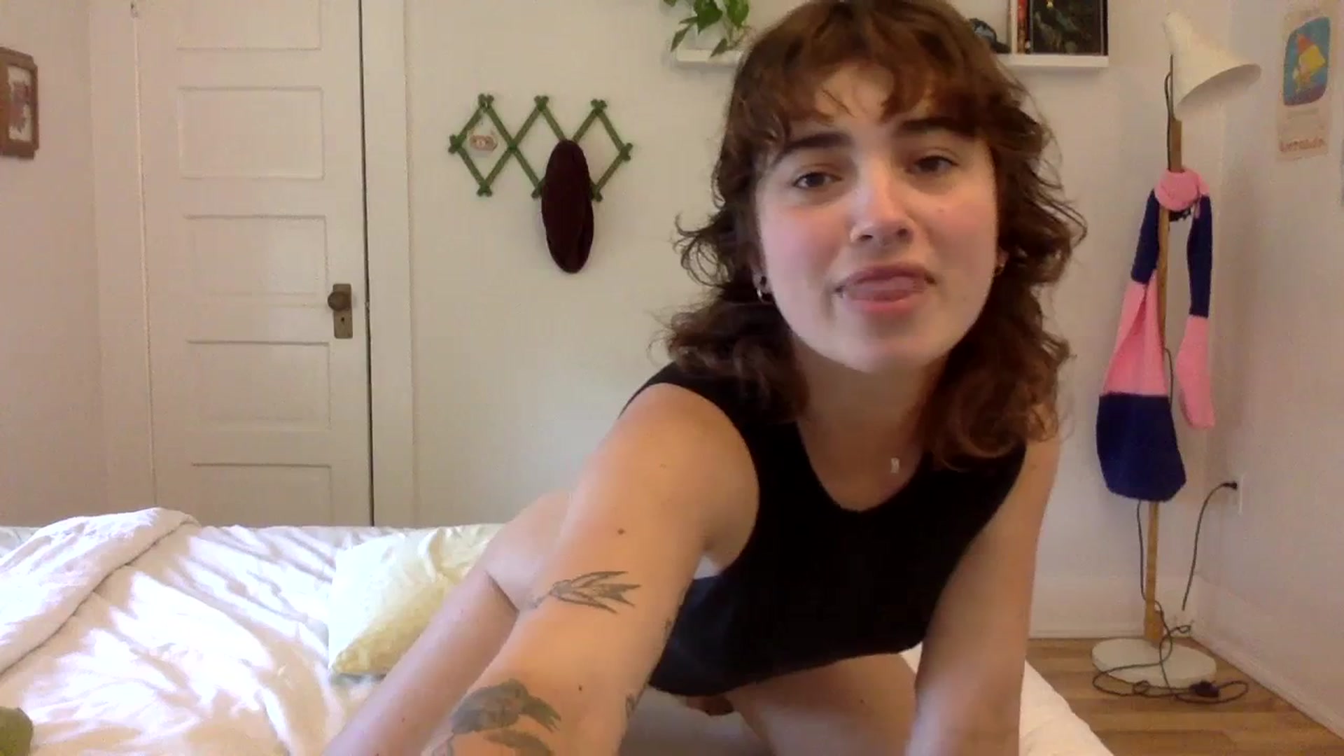Gallery image thumbnail from gentlylo's myfreecams stream on, 03/10/2024, 17:48 image 13 of 20