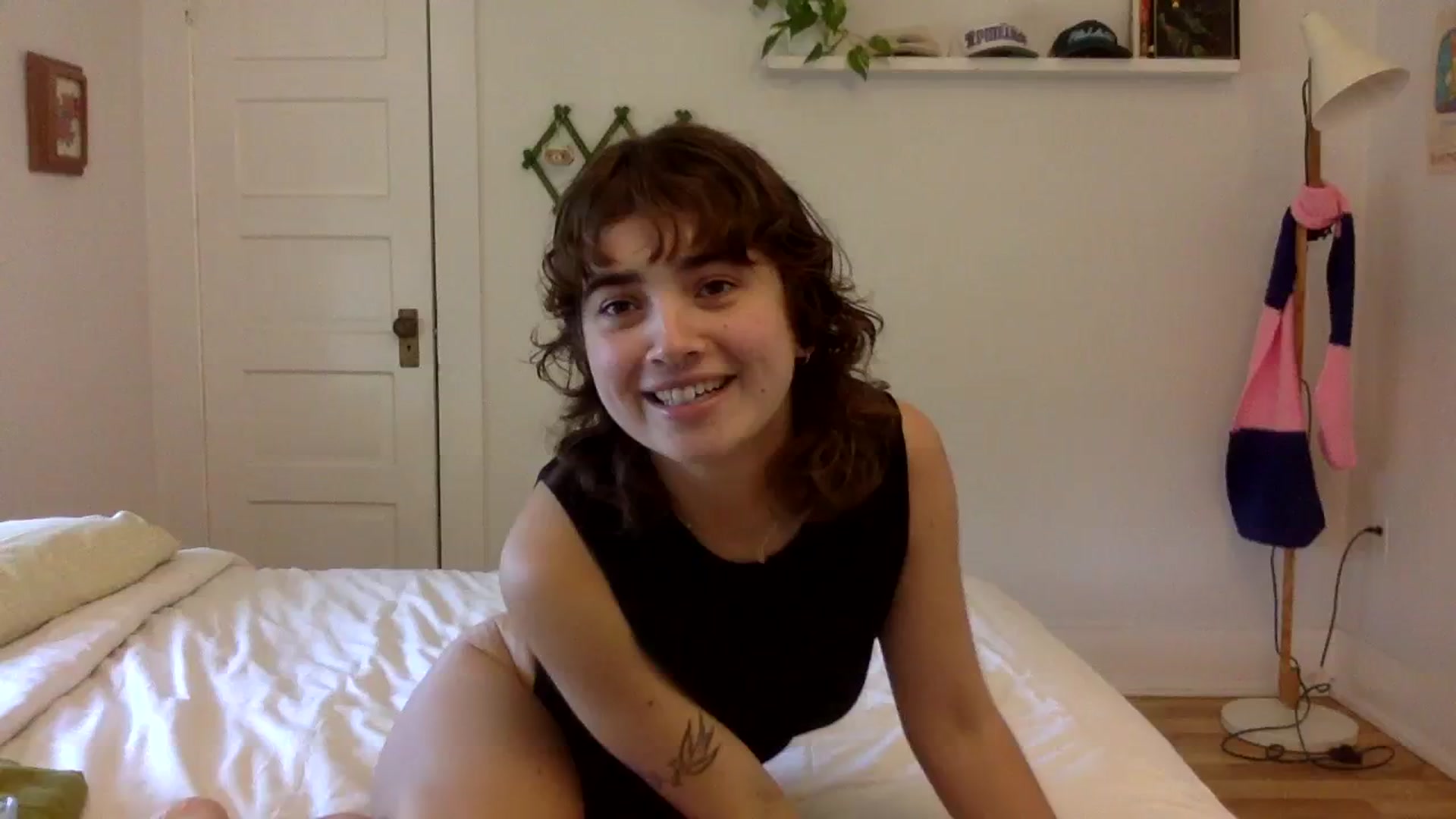 Gallery image thumbnail from gentlylo's myfreecams stream on, 03/10/2024, 17:48 image 18 of 20