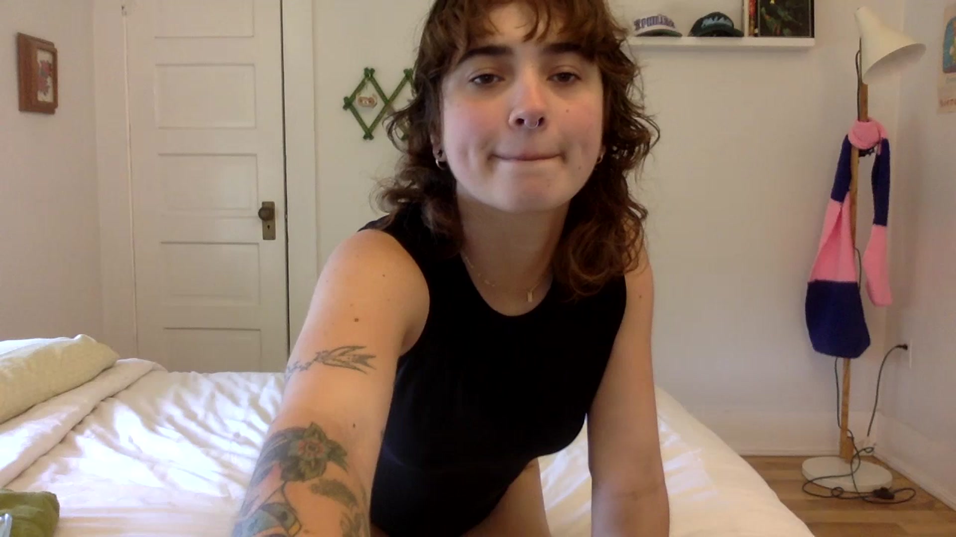 Gallery image thumbnail from gentlylo's myfreecams stream on, 03/10/2024, 17:48 image 19 of 20