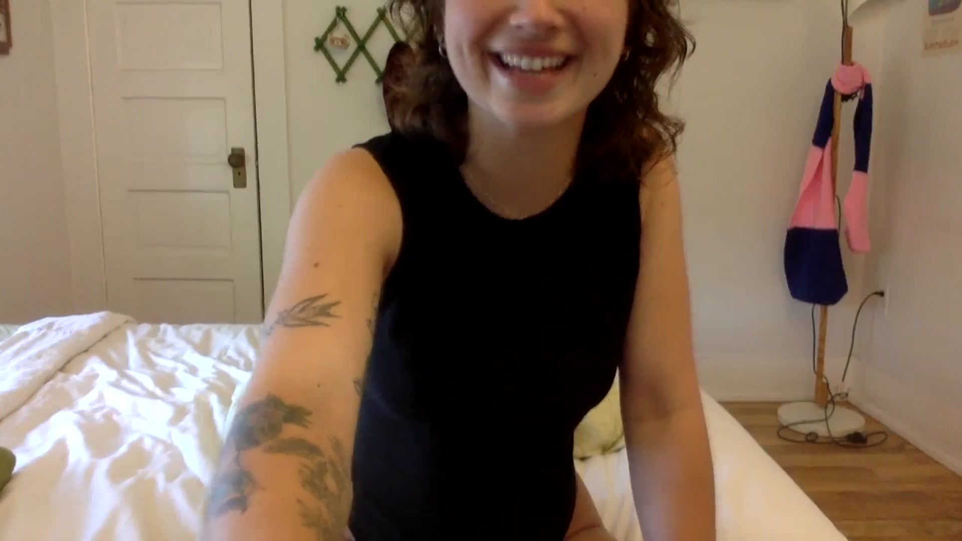 Gallery image thumbnail from gentlylo's myfreecams stream on, 03/10/2024, 17:48 image 8 of 20