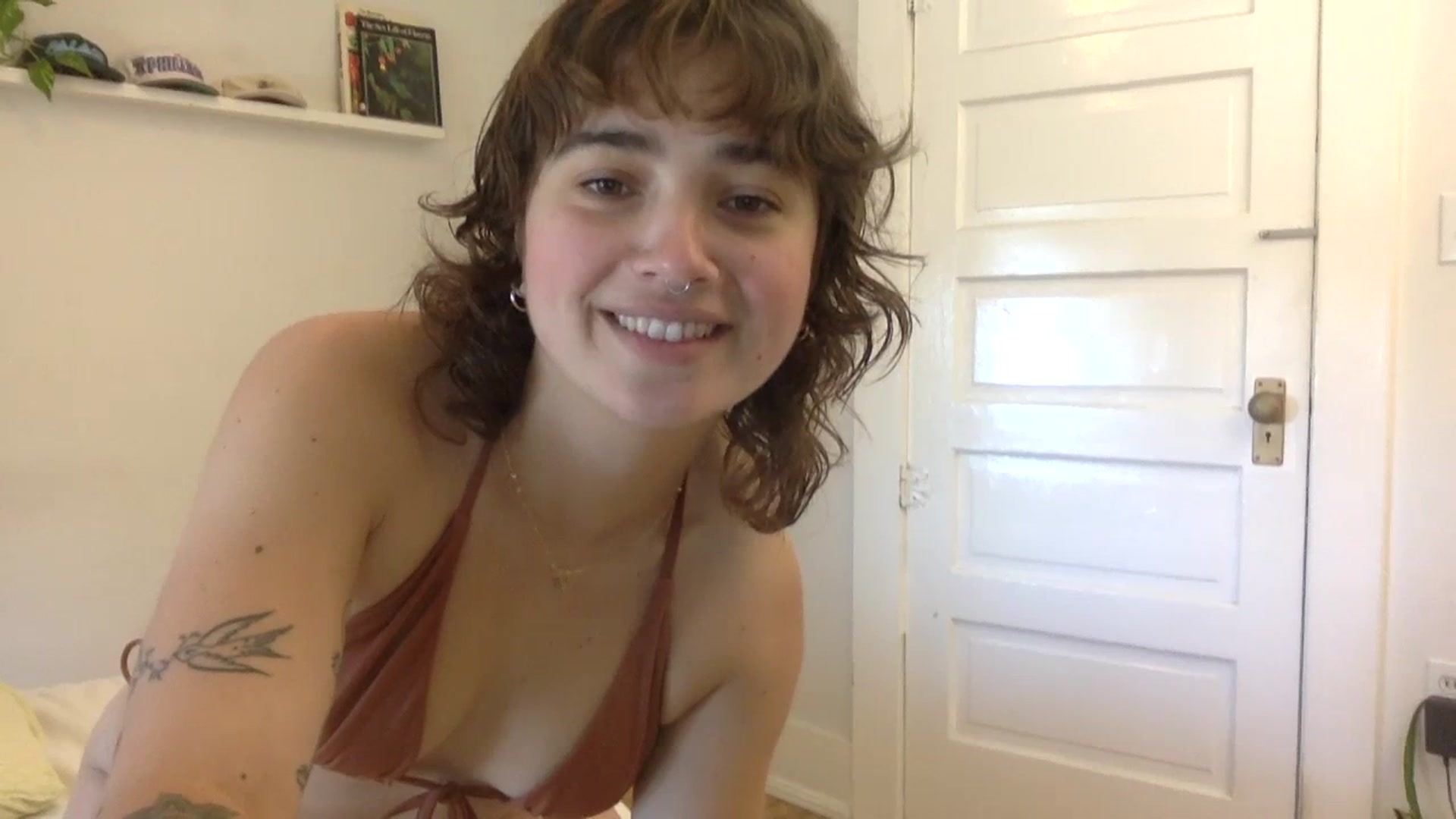 Gallery image thumbnail from gentlylo's myfreecams stream on, 03/17/2024, 17:50 image 7 of 20