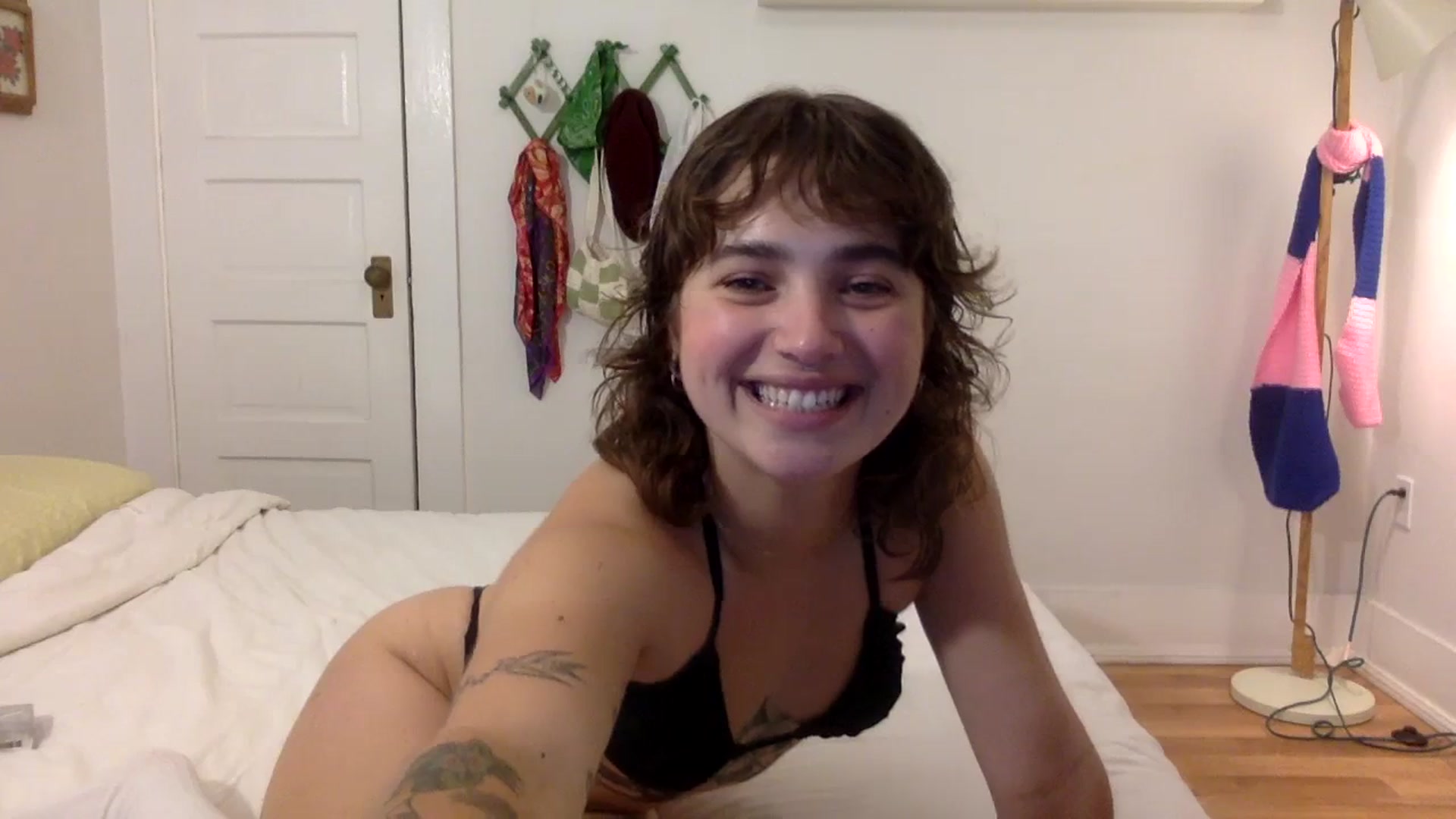 Gallery image thumbnail from gentlylo's myfreecams stream on, 03/30/2024, 17:01 image 9 of 20