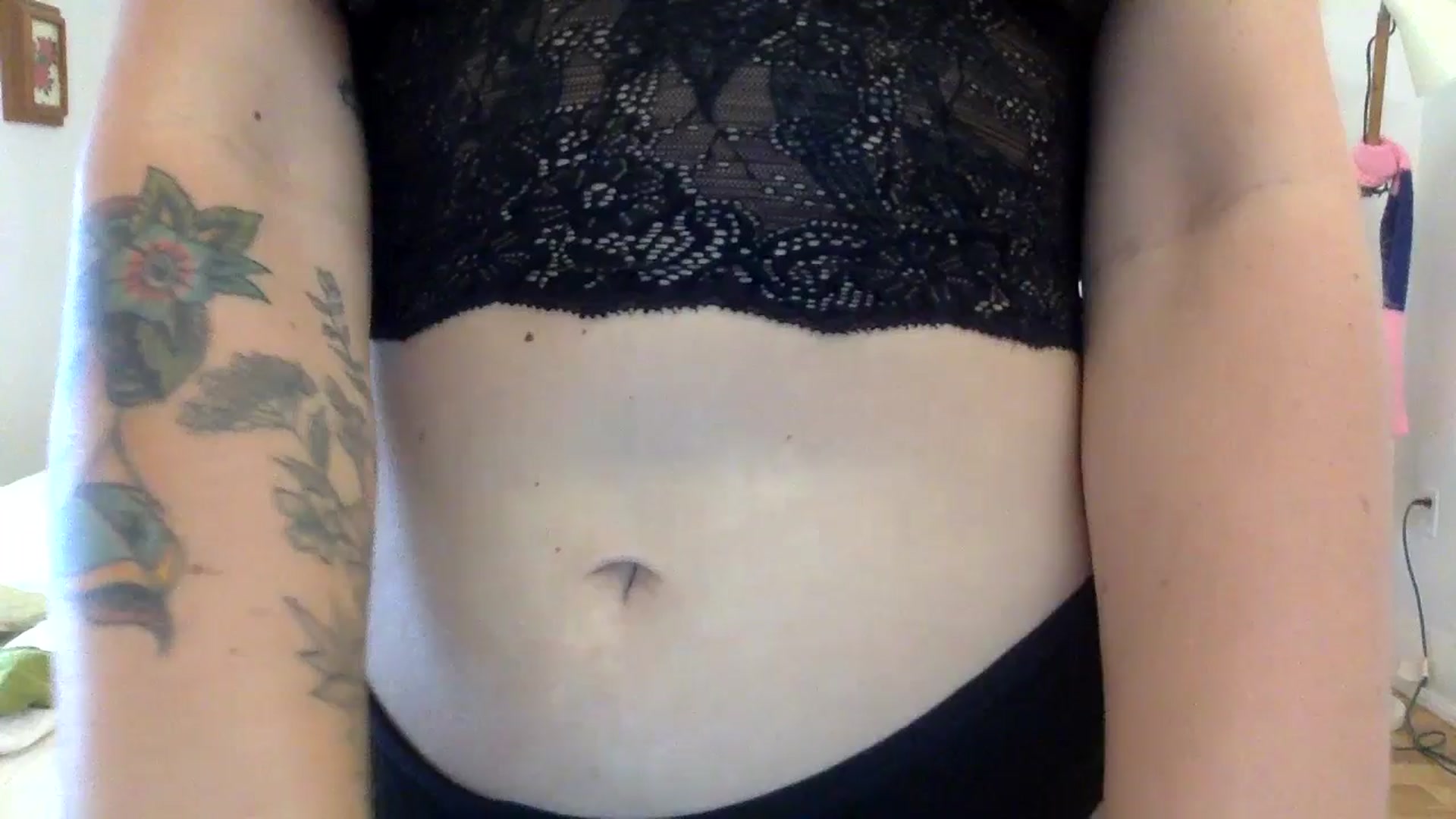 Gallery image thumbnail from gentlylo's myfreecams stream on, 04/20/2024, 16:43 image 13 of 20